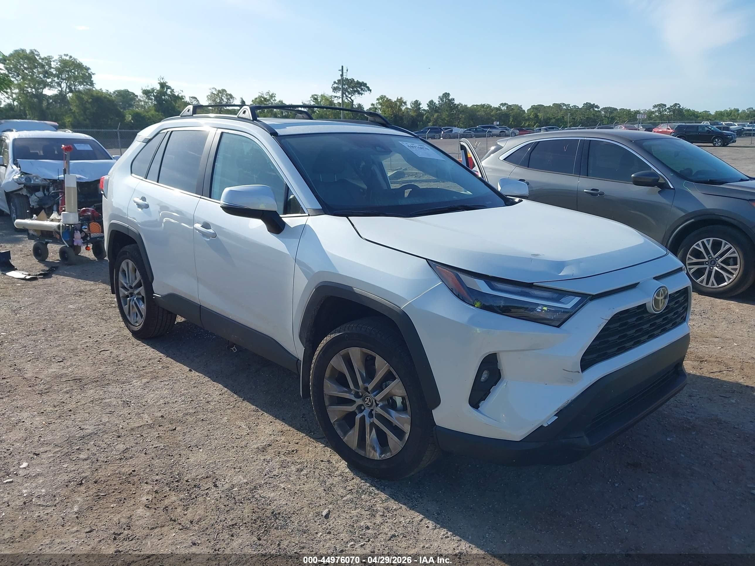 2025 Toyota Rav4 Xle Premium White vin: 2T3C1RFV5SW441395
