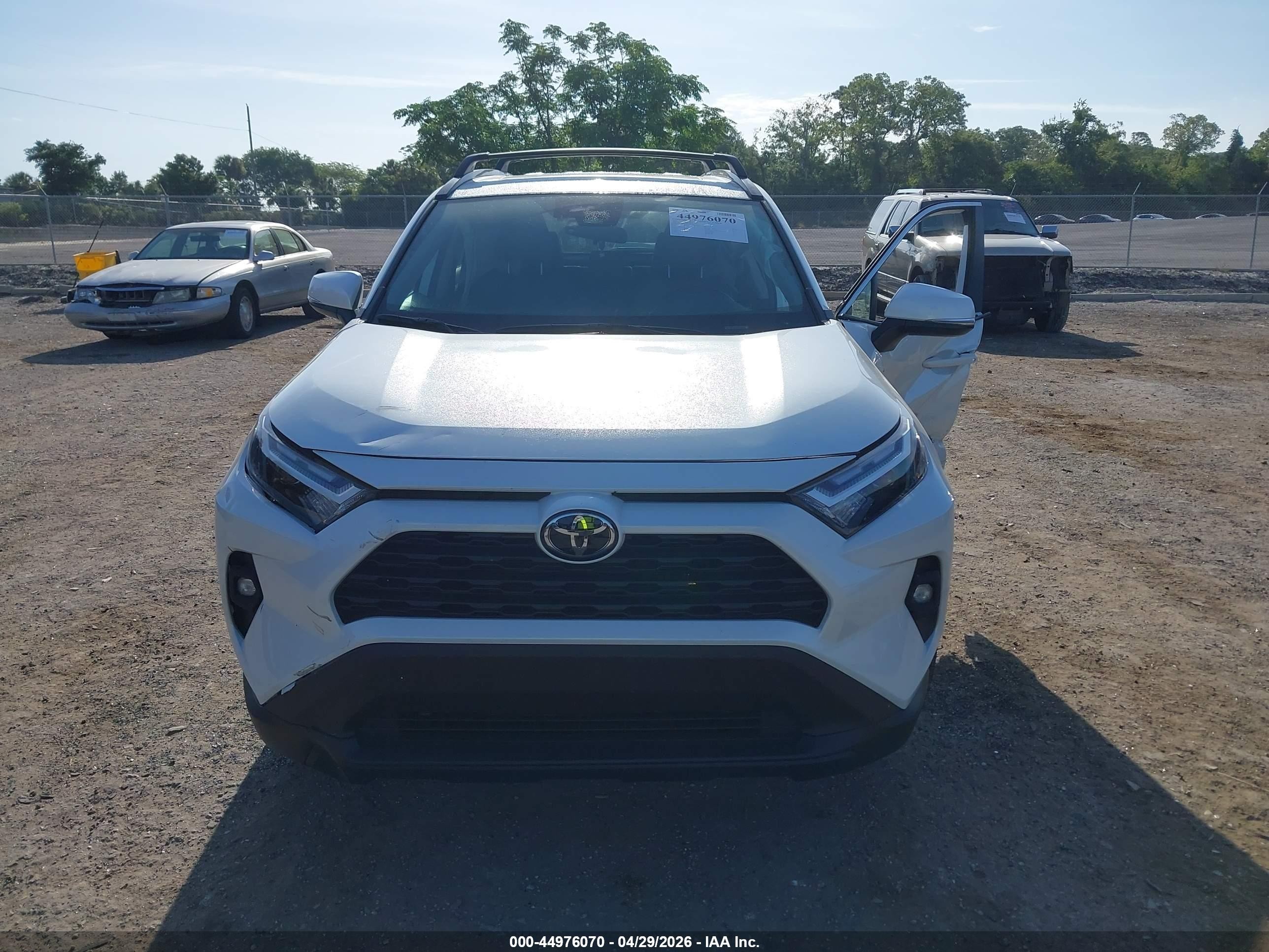 2025 Toyota Rav4 Xle Premium White vin: 2T3C1RFV5SW441395