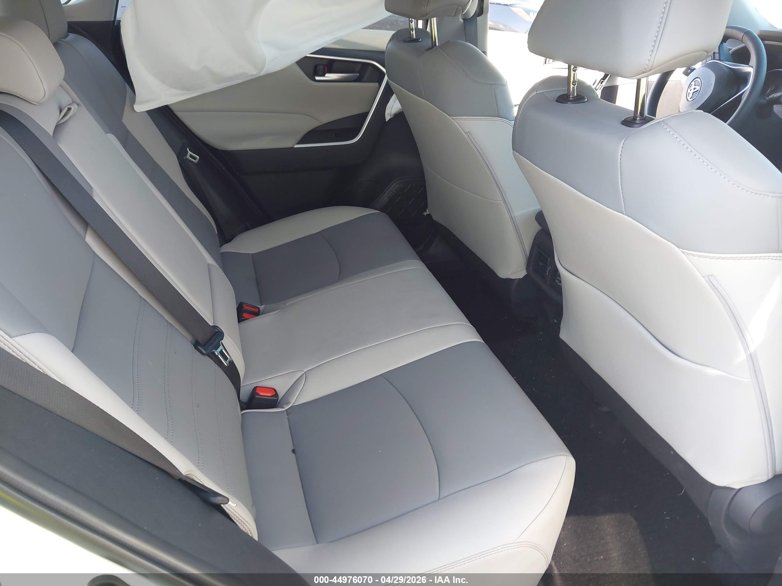 2025 Toyota Rav4 Xle Premium White vin: 2T3C1RFV5SW441395