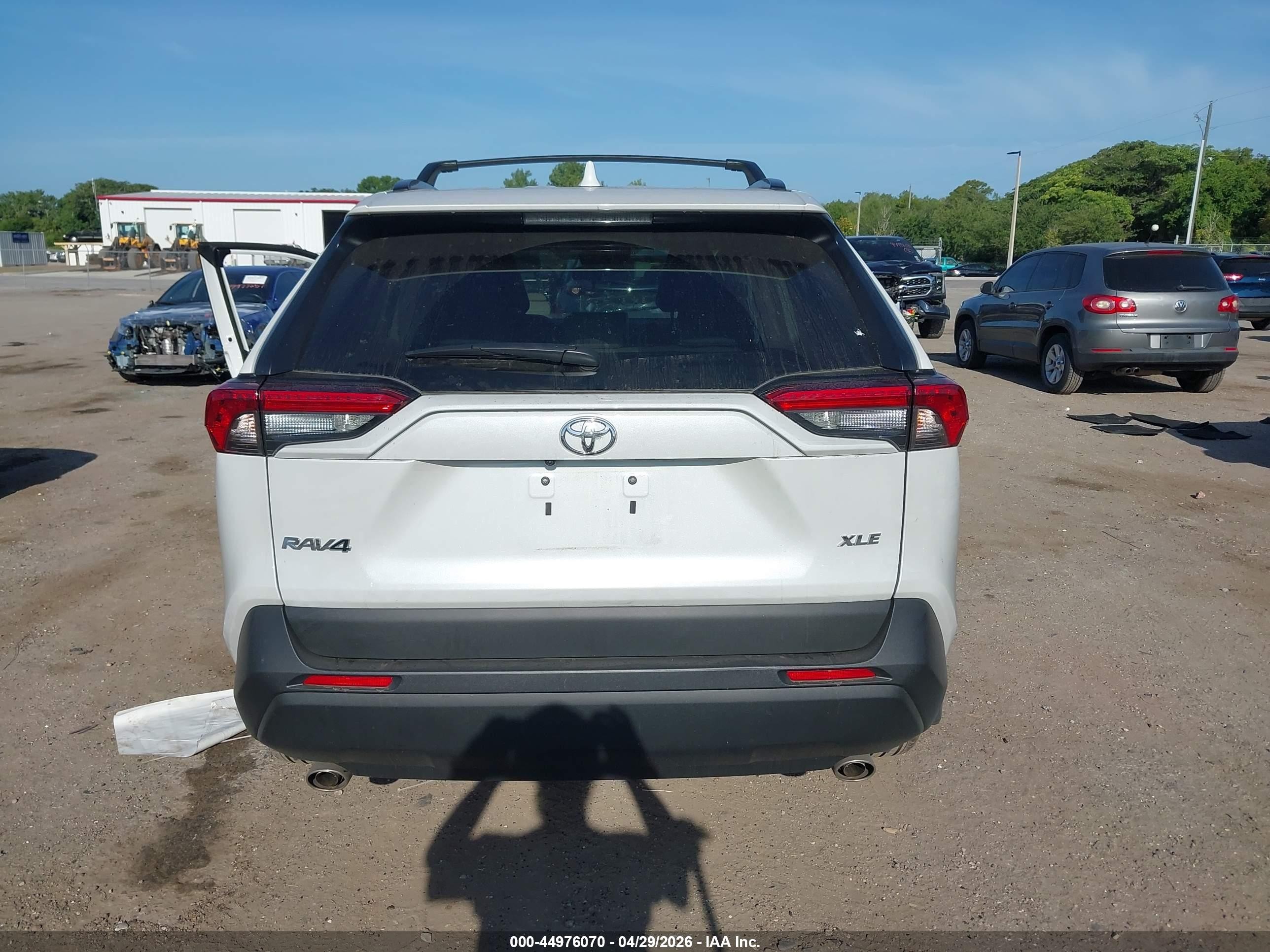 2025 Toyota Rav4 Xle Premium White vin: 2T3C1RFV5SW441395