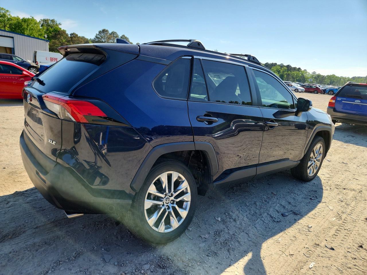 2021 Toyota Rav4 Xle Premium Blue vin: 2T3C1RFV7MW142087