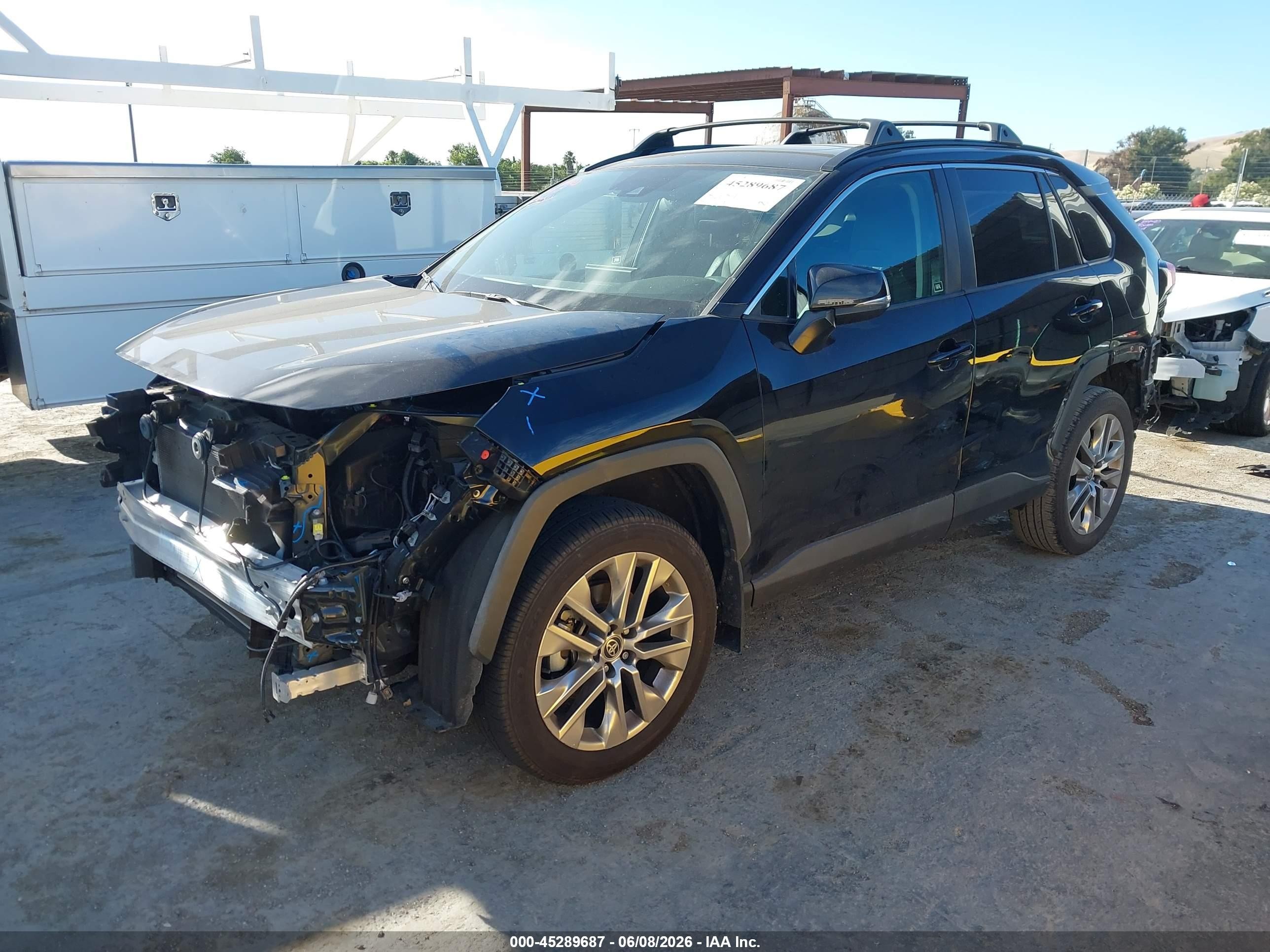 2021 Toyota Rav4 Xle Premium Black vin: 2T3C1RFV8MC139202