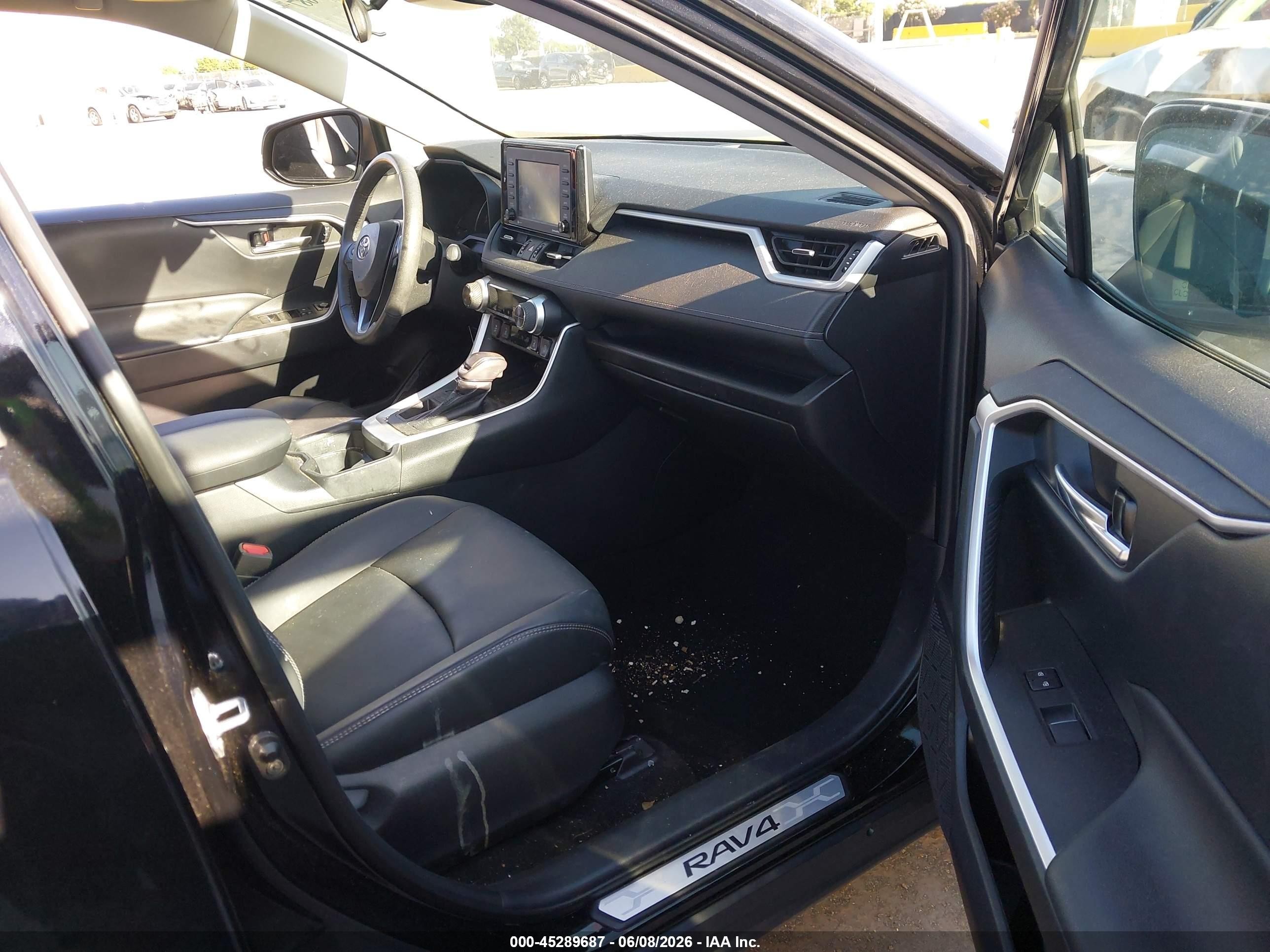 2021 Toyota Rav4 Xle Premium Black vin: 2T3C1RFV8MC139202