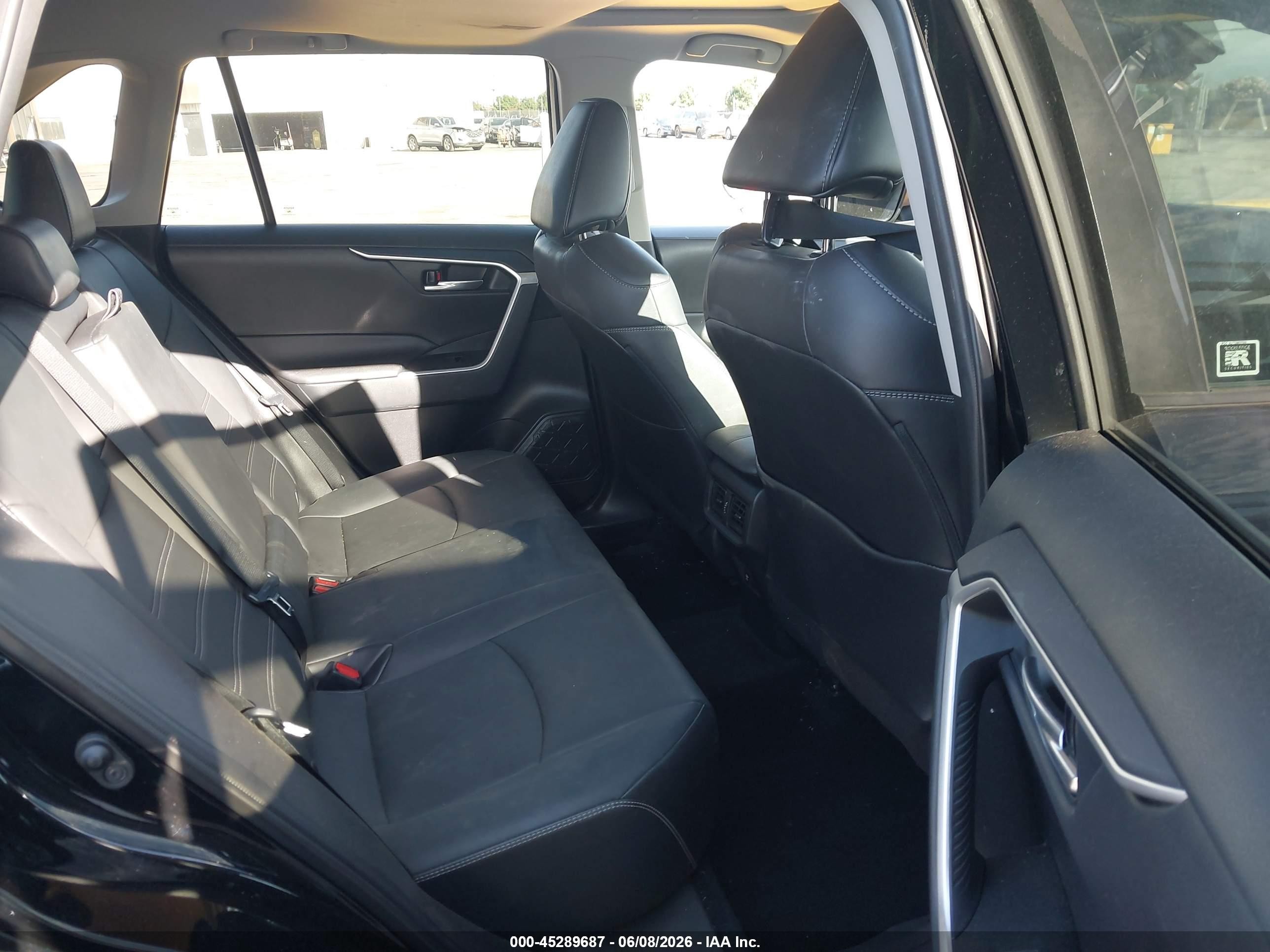 2021 Toyota Rav4 Xle Premium Black vin: 2T3C1RFV8MC139202