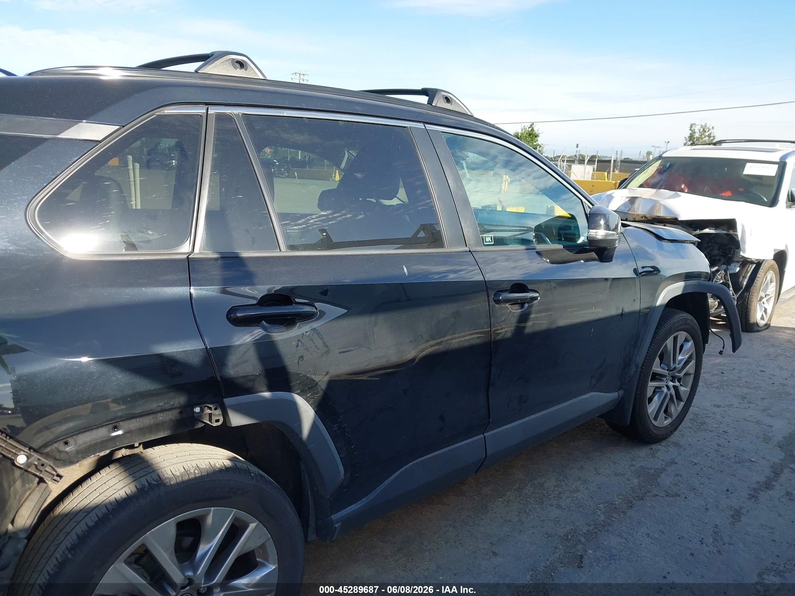 2021 Toyota Rav4 Xle Premium Black vin: 2T3C1RFV8MC139202