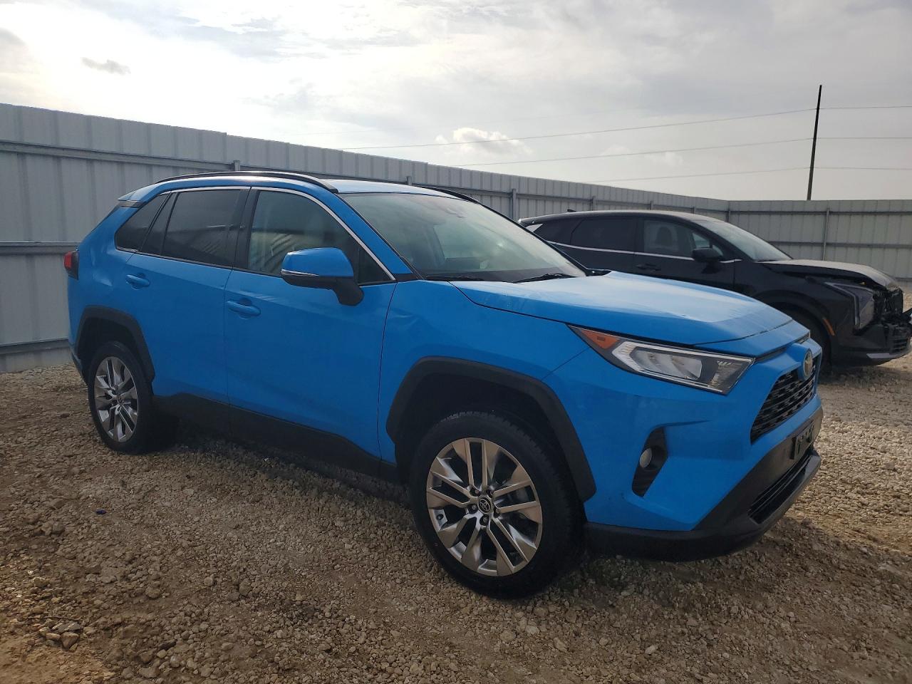 2021 Toyota Rav4 Xle Premium Синий vin: 2T3C1RFV8MW176121