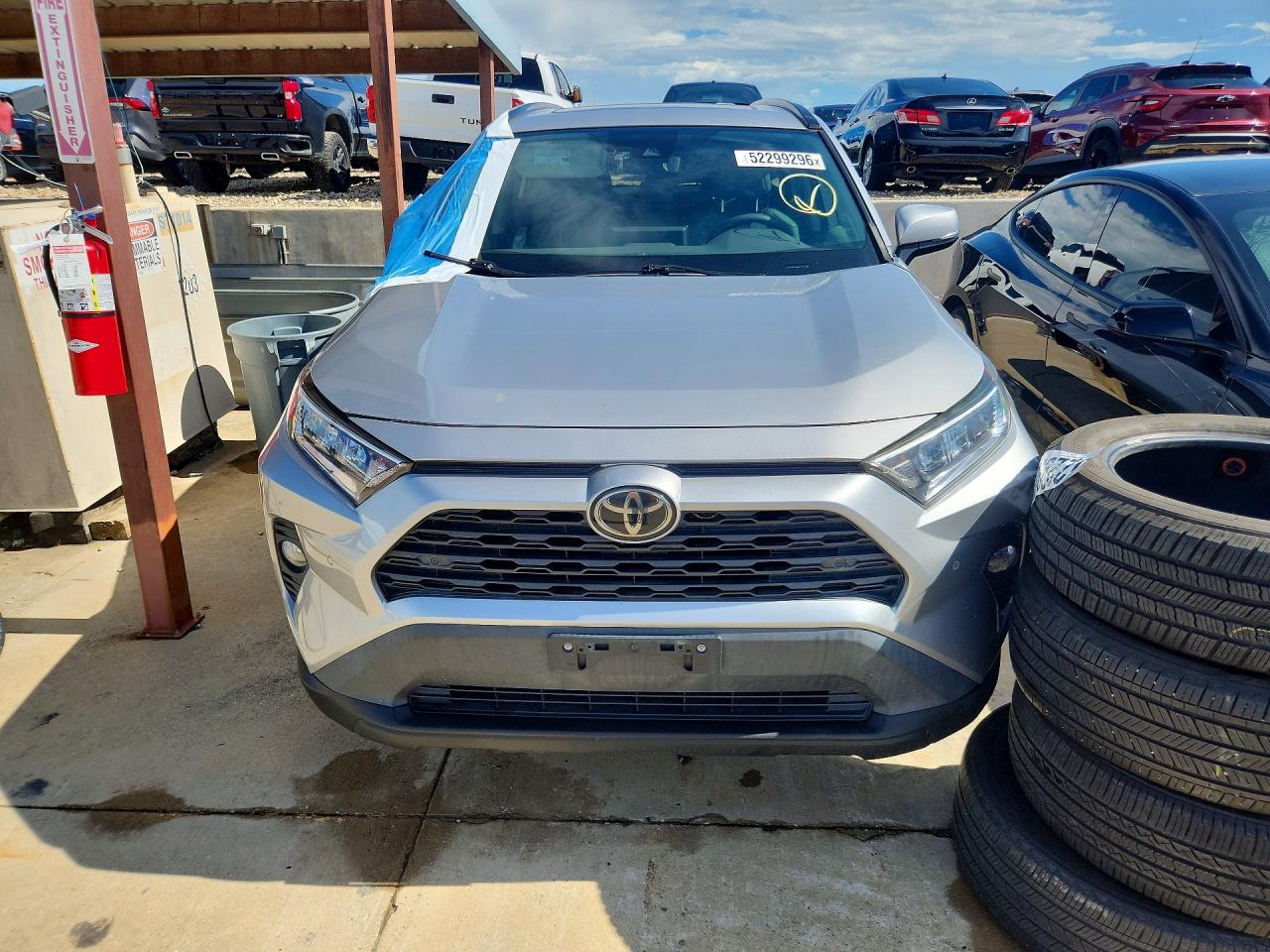 2019 Toyota Rav4 Xle Premium Серебряный vin: 2T3C1RFV9KW051724