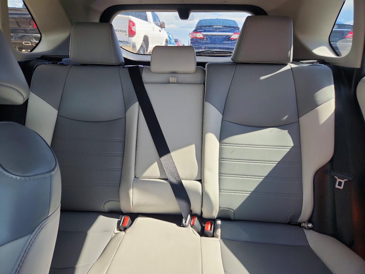 2019 Toyota Rav4 Xle Premium Серебряный vin: 2T3C1RFV9KW051724