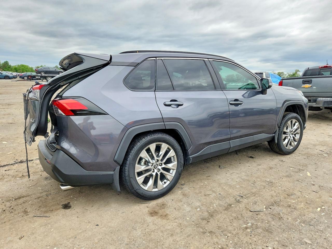 2020 Toyota Rav4 Xle Premium Gray vin: 2T3C1RFV9LW095952