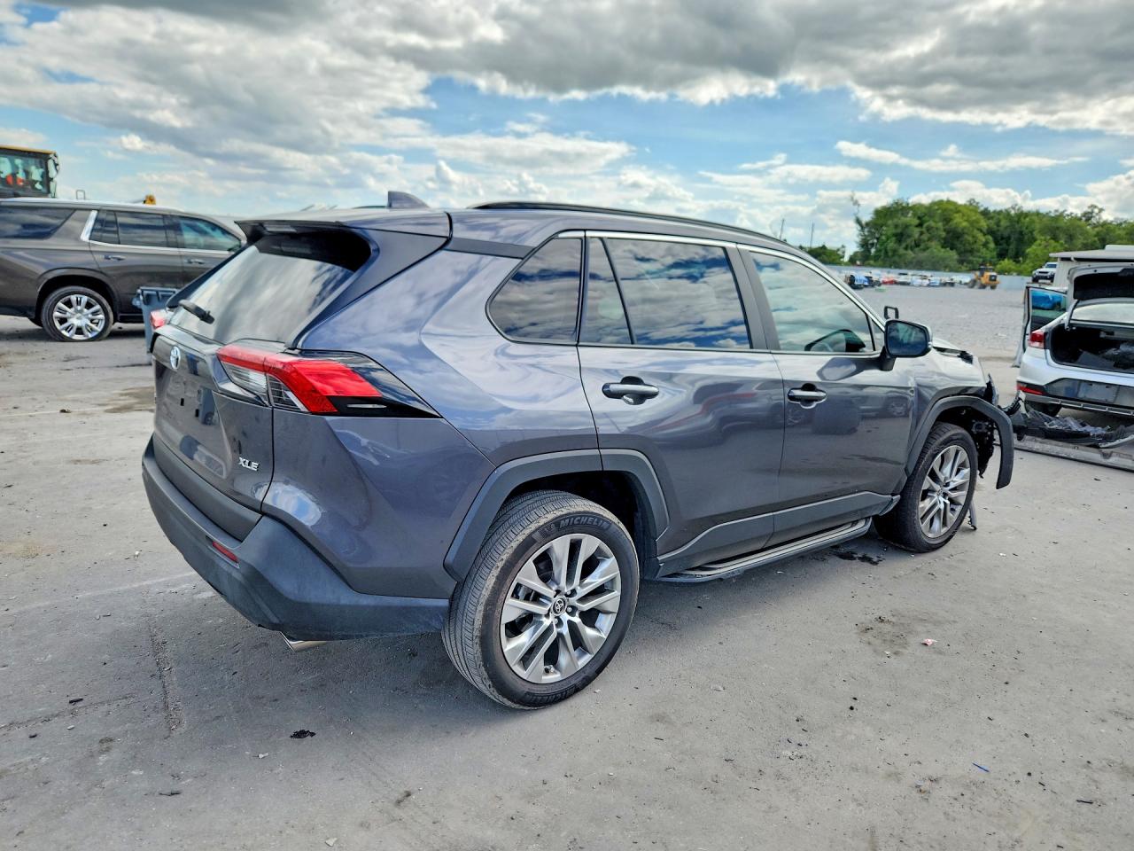 2022 Toyota Rav4 Xle Premium Charcoal vin: 2T3C1RFV9NC196624