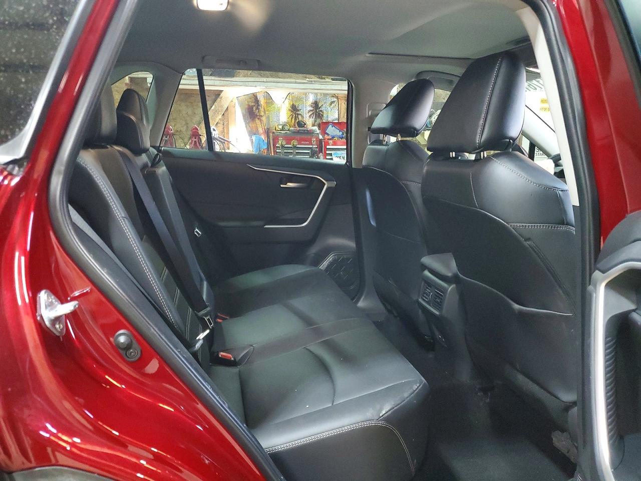 2024 Toyota Rav4 Xle Premium Red vin: 2T3C1RFV9RW316295