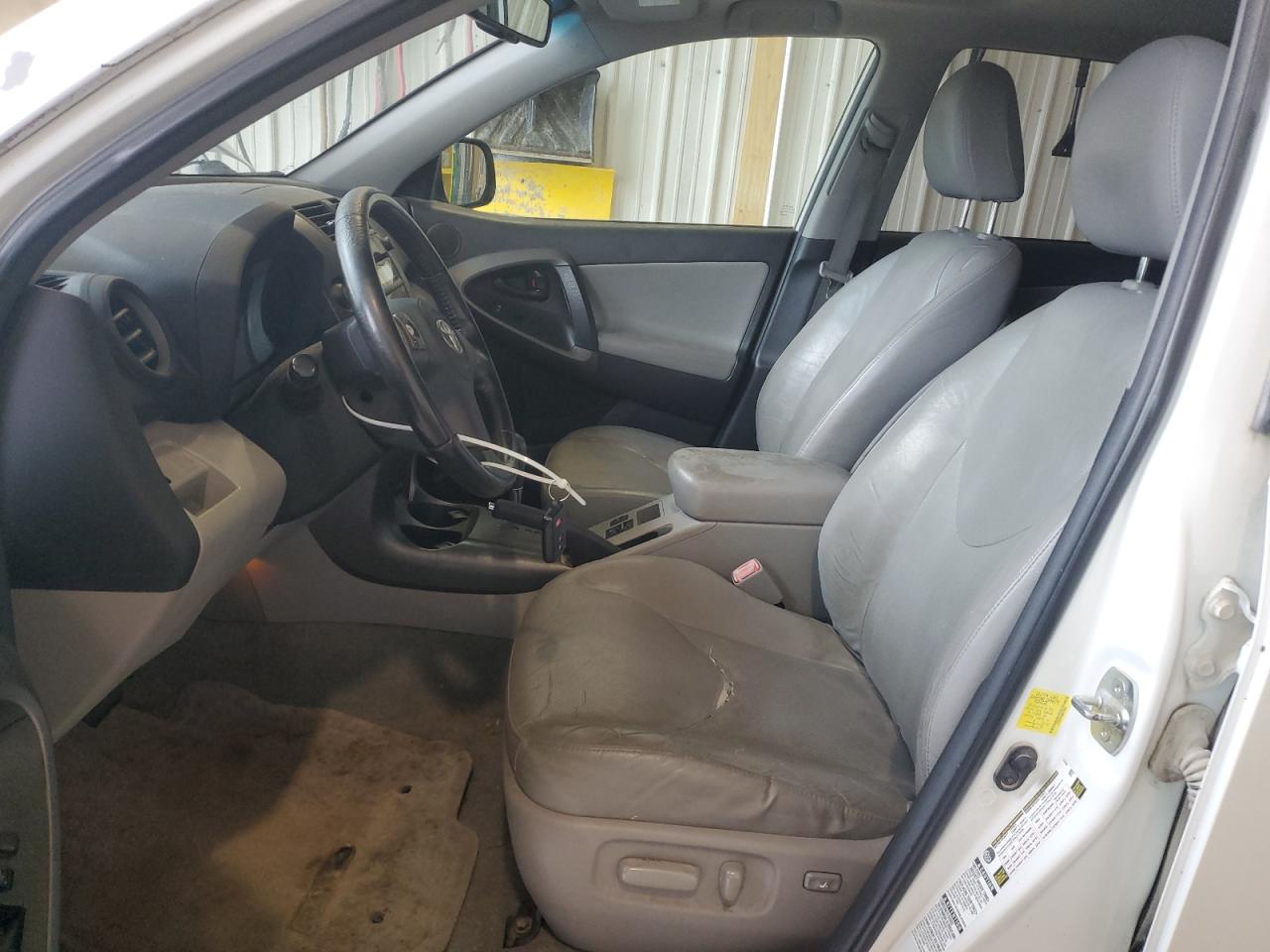 2011 Toyota Rav4 Limited Белый vin: 2T3DF4DV9BW136641 Damage: Left Front Seat Cushion, Cut, 7 To 8 Inches