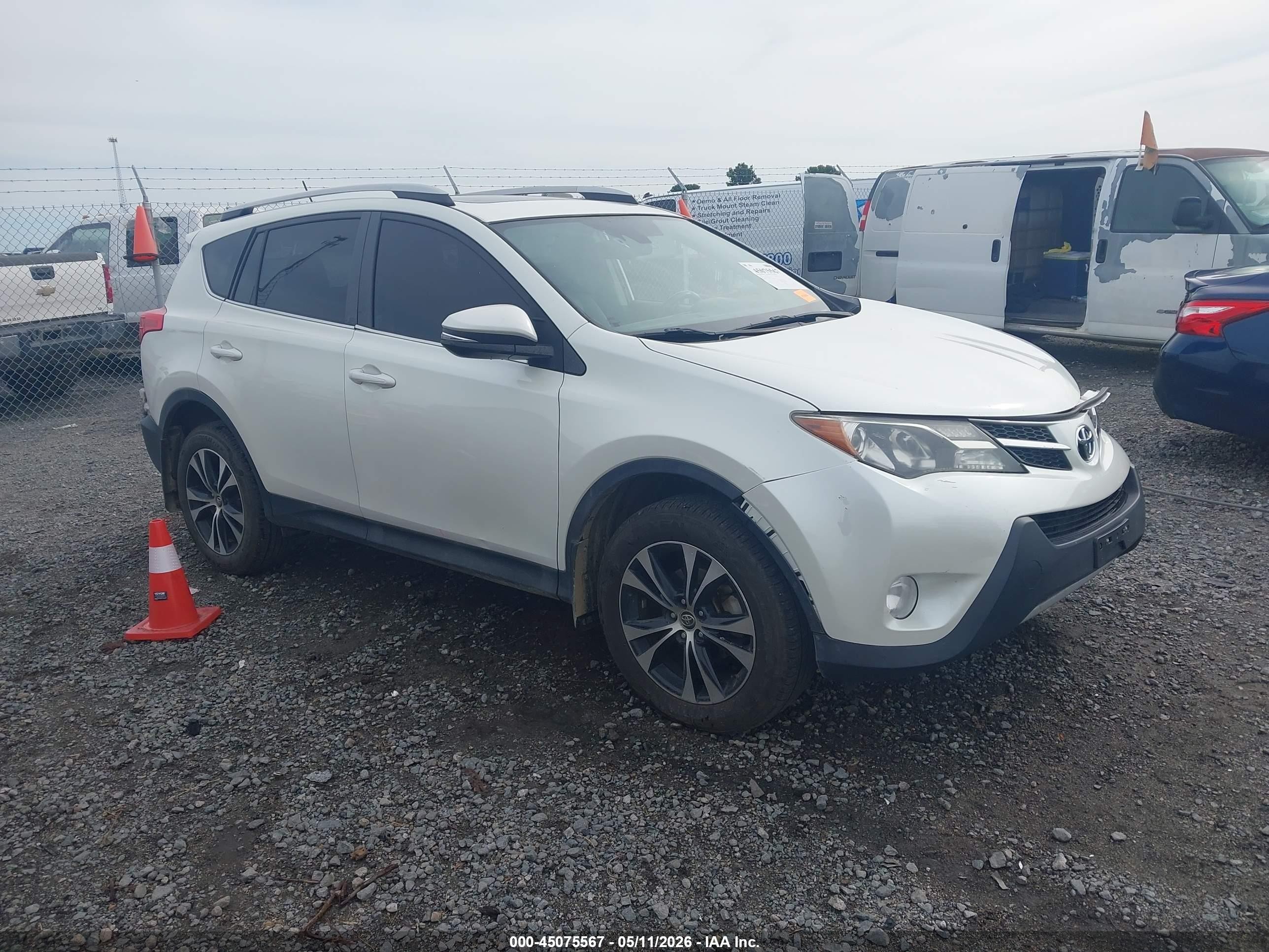 2015 Toyota Rav4 Limited White vin: 2T3DFREV1FW250635