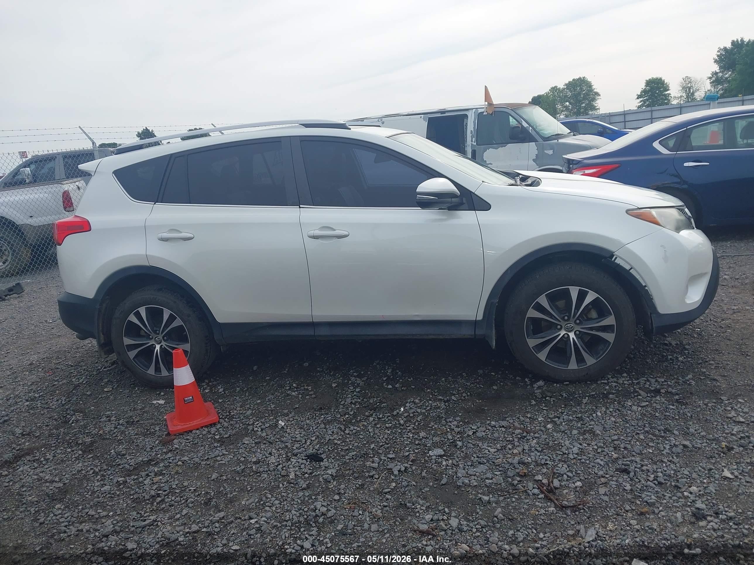 2015 Toyota Rav4 Limited White vin: 2T3DFREV1FW250635