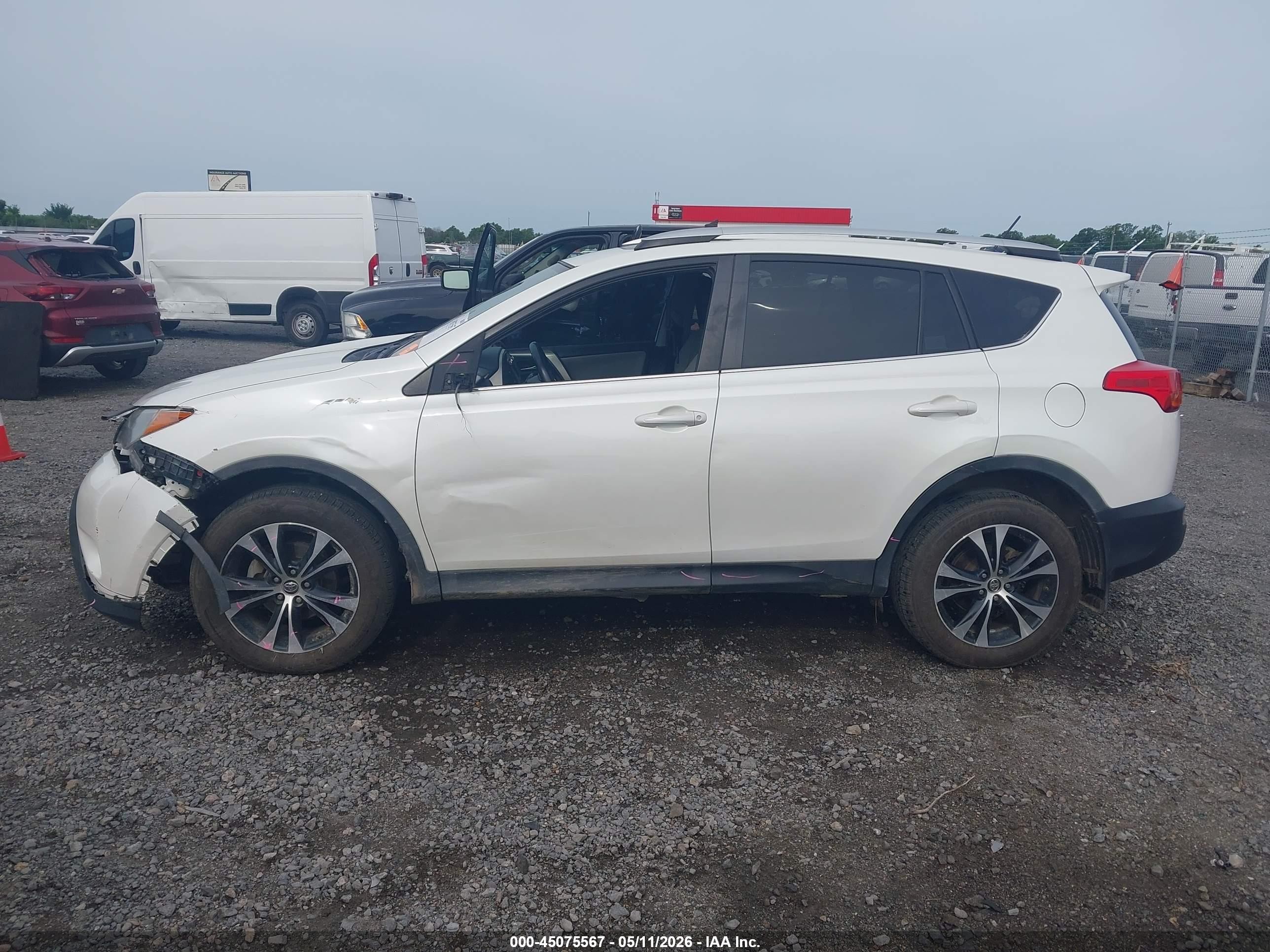 2015 Toyota Rav4 Limited White vin: 2T3DFREV1FW250635