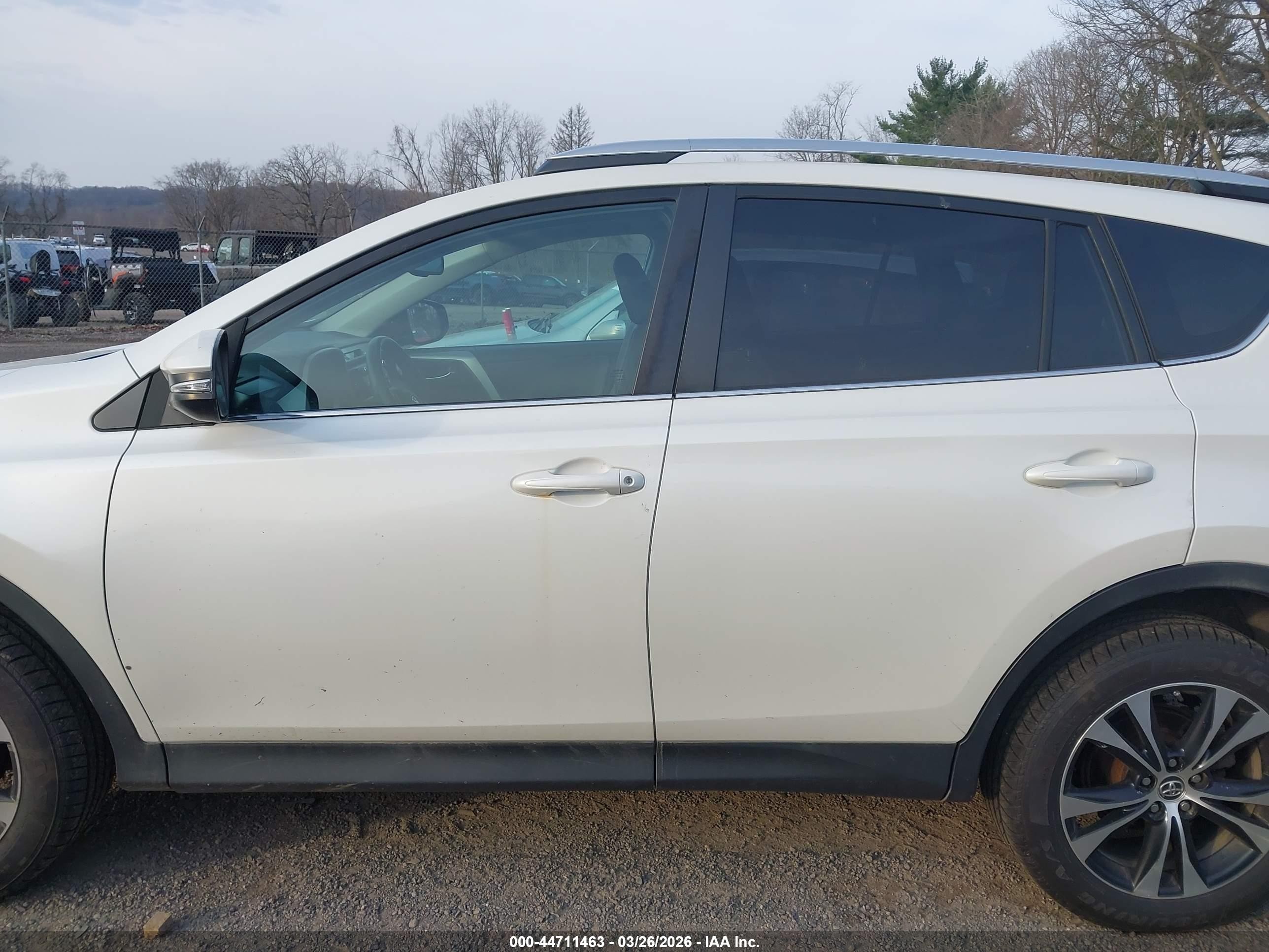 2015 Toyota Rav4 Limited White vin: 2T3DFREV1FW312471