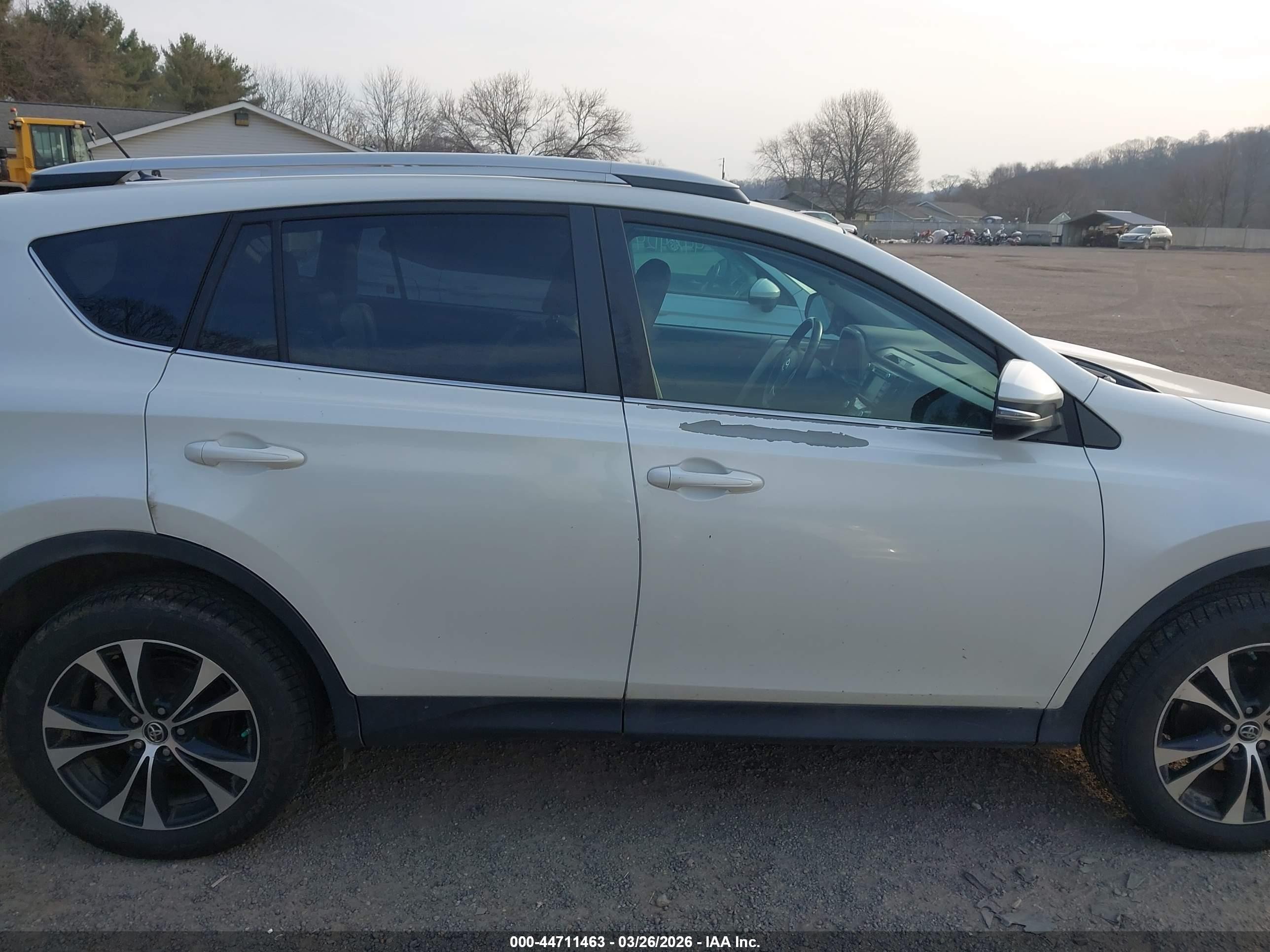 2015 Toyota Rav4 Limited White vin: 2T3DFREV1FW312471