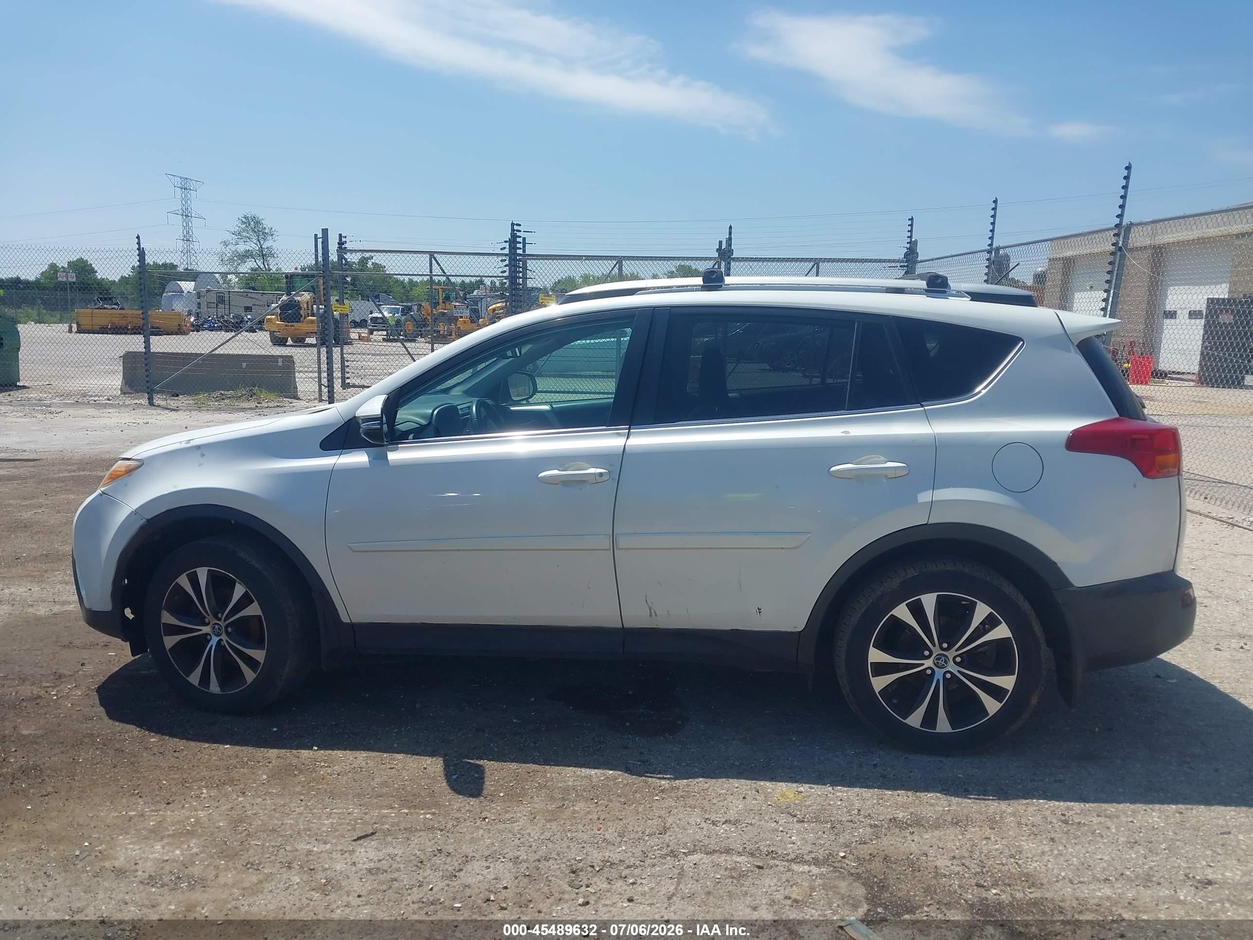 2015 Toyota Rav4 Limited White vin: 2T3DFREV1FW348824