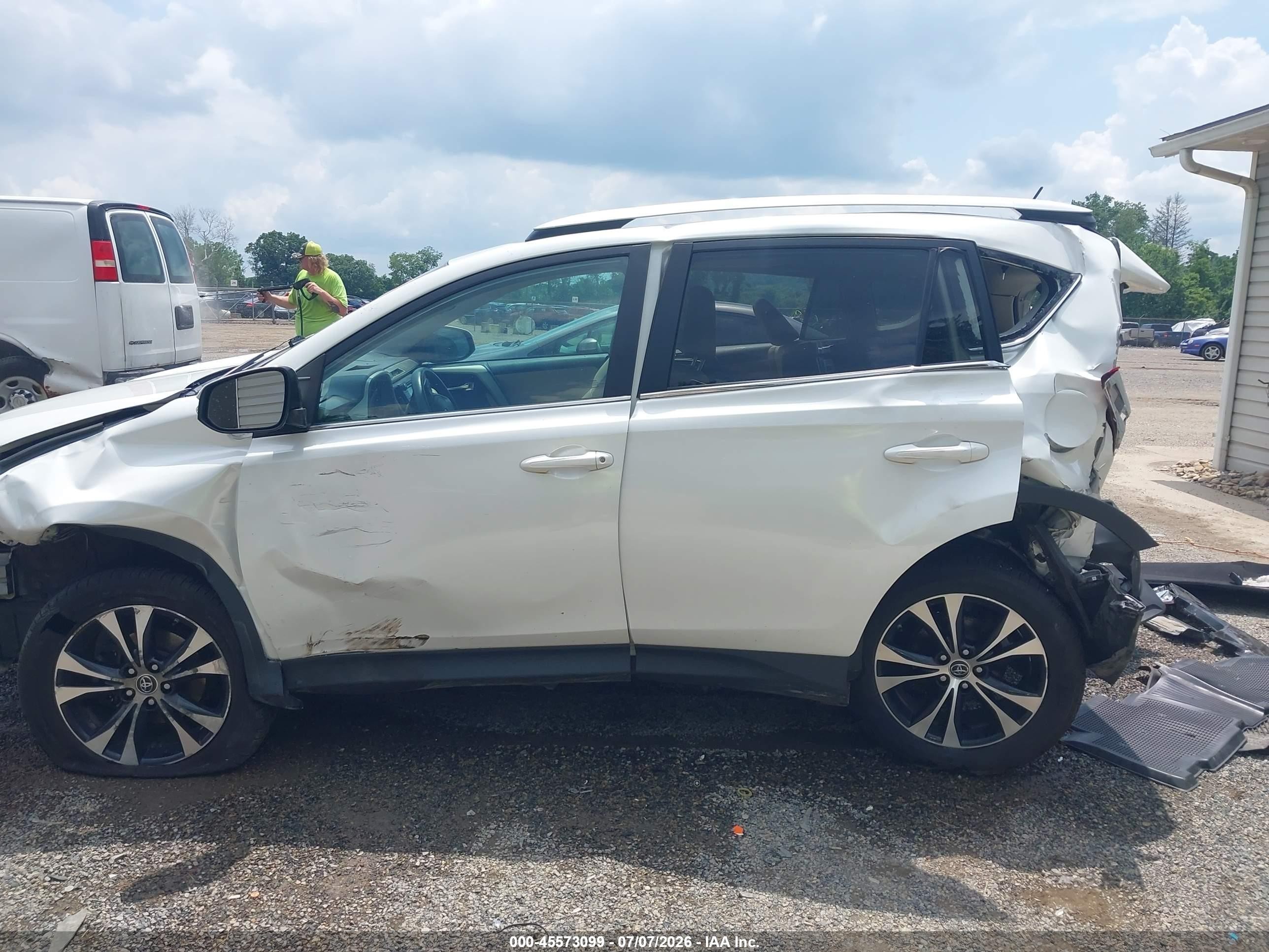2015 Toyota Rav4 Limited White vin: 2T3DFREV1FW362948