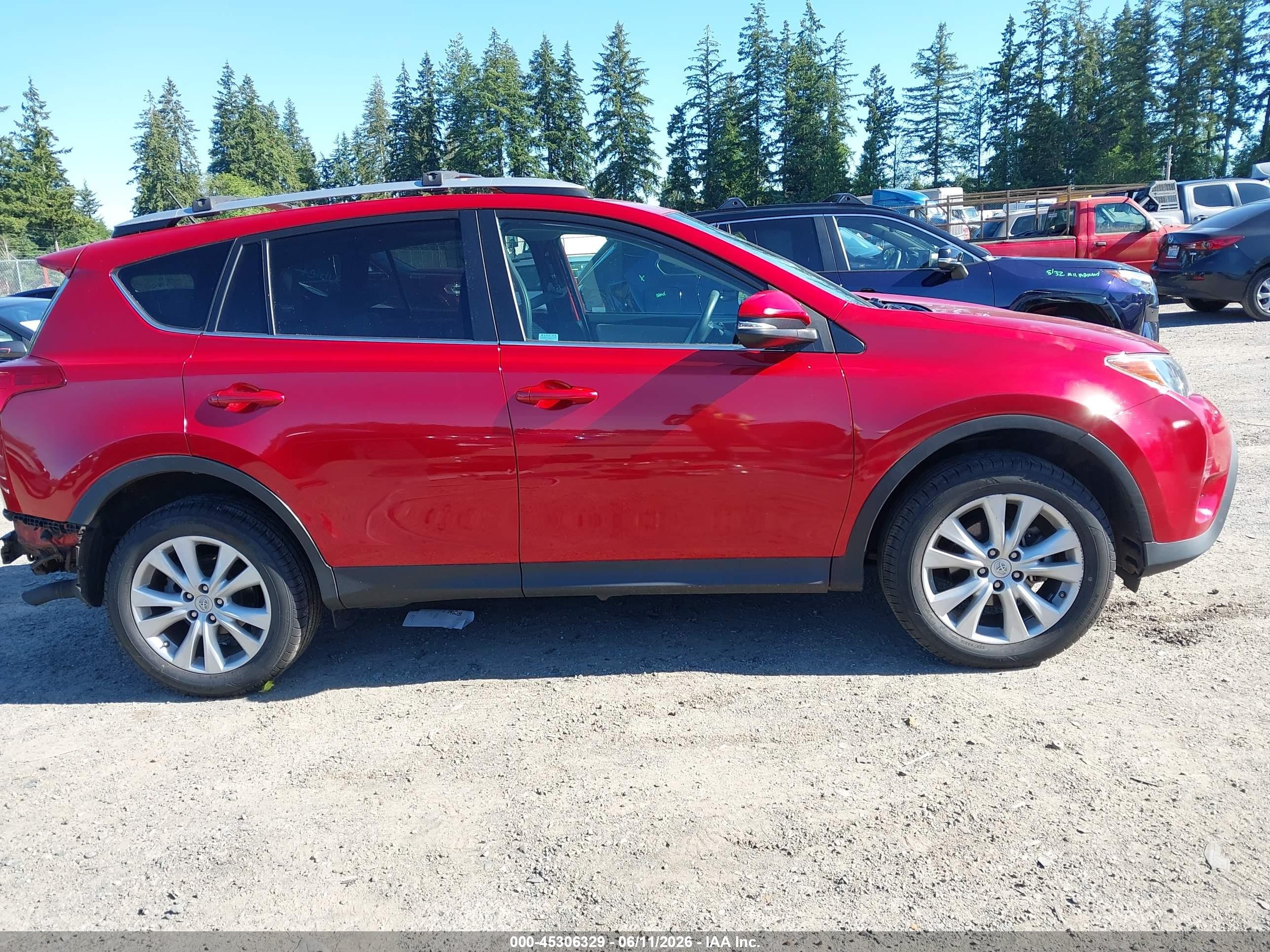 2015 Toyota Rav4 Limited Red vin: 2T3DFREV2FW280131