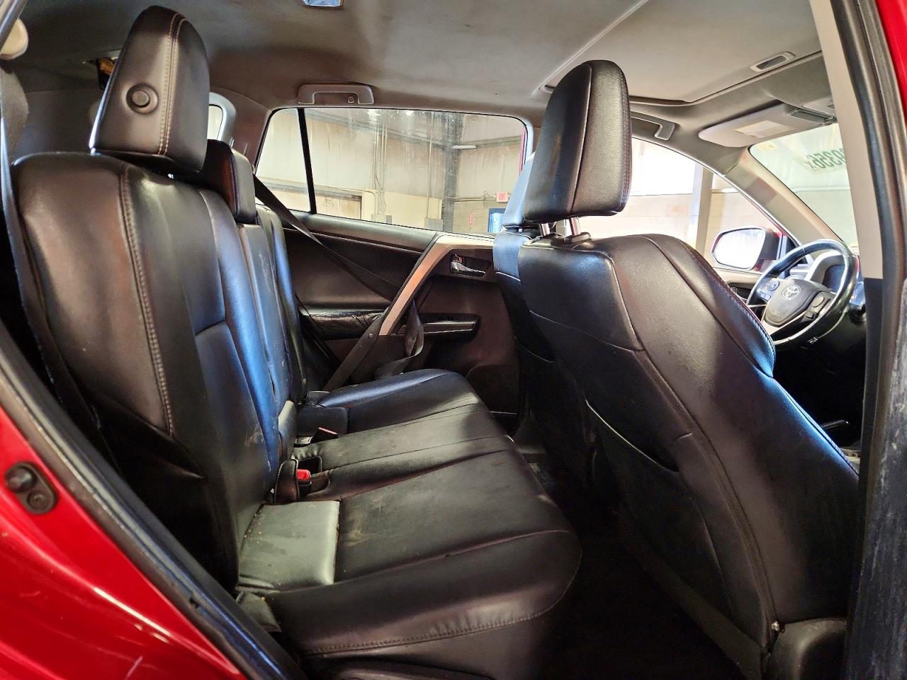 2015 Toyota Rav4 Limited Red vin: 2T3DFREV2FW331384