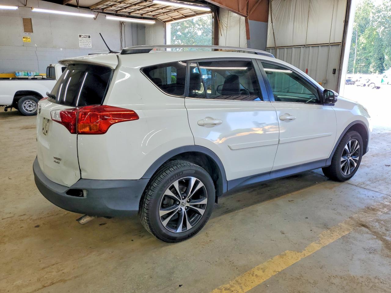2015 Toyota Rav4 Limited White vin: 2T3DFREV2FW398583