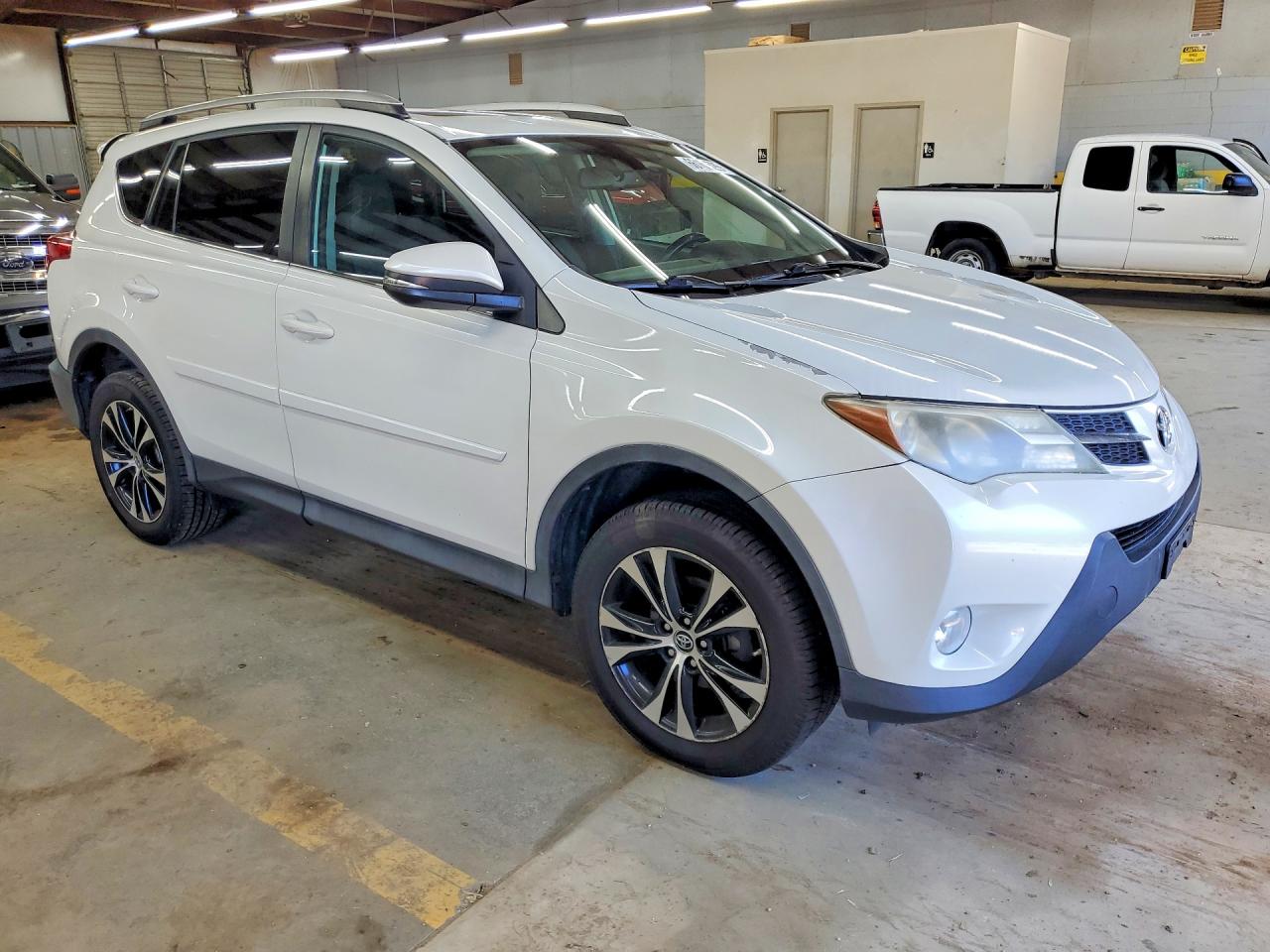 2015 Toyota Rav4 Limited White vin: 2T3DFREV2FW398583