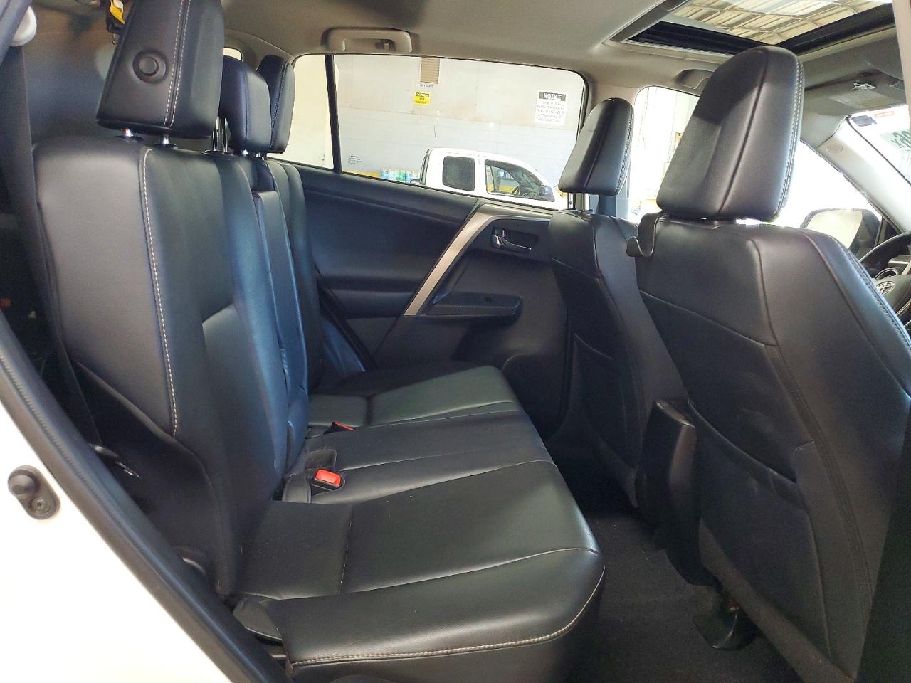 2015 Toyota Rav4 Limited White vin: 2T3DFREV2FW398583