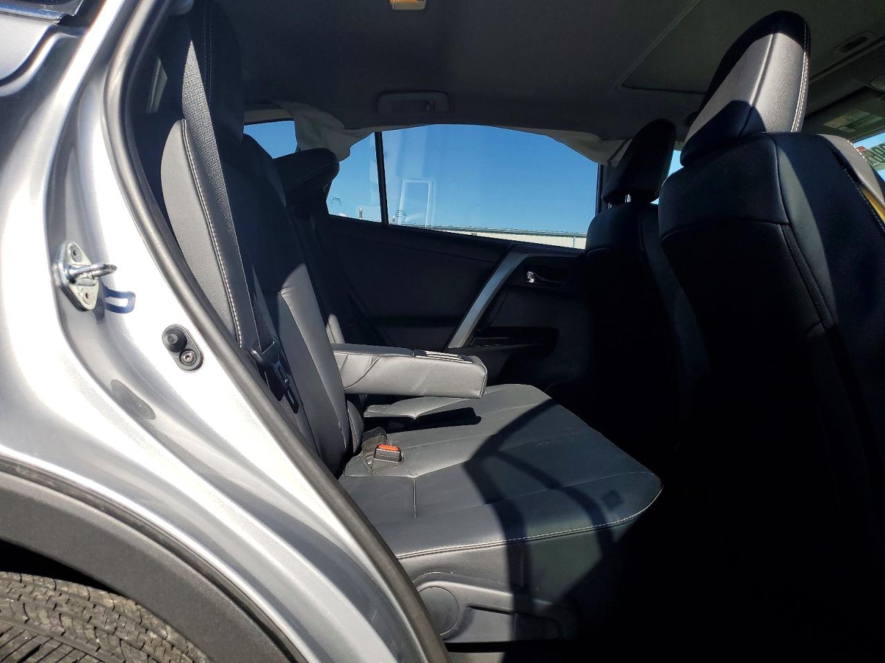 2017 Toyota Rav4 Limited Silver vin: 2T3DFREV3HW666155