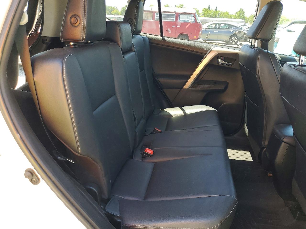 2015 Toyota Rav4 Limited White vin: 2T3DFREV4FW334013
