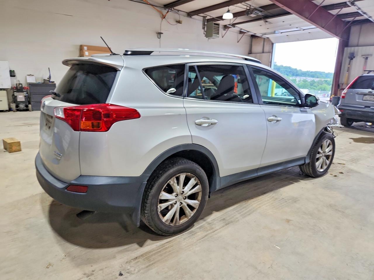 2015 Toyota Rav4 Limited Silver vin: 2T3DFREV4FW366962