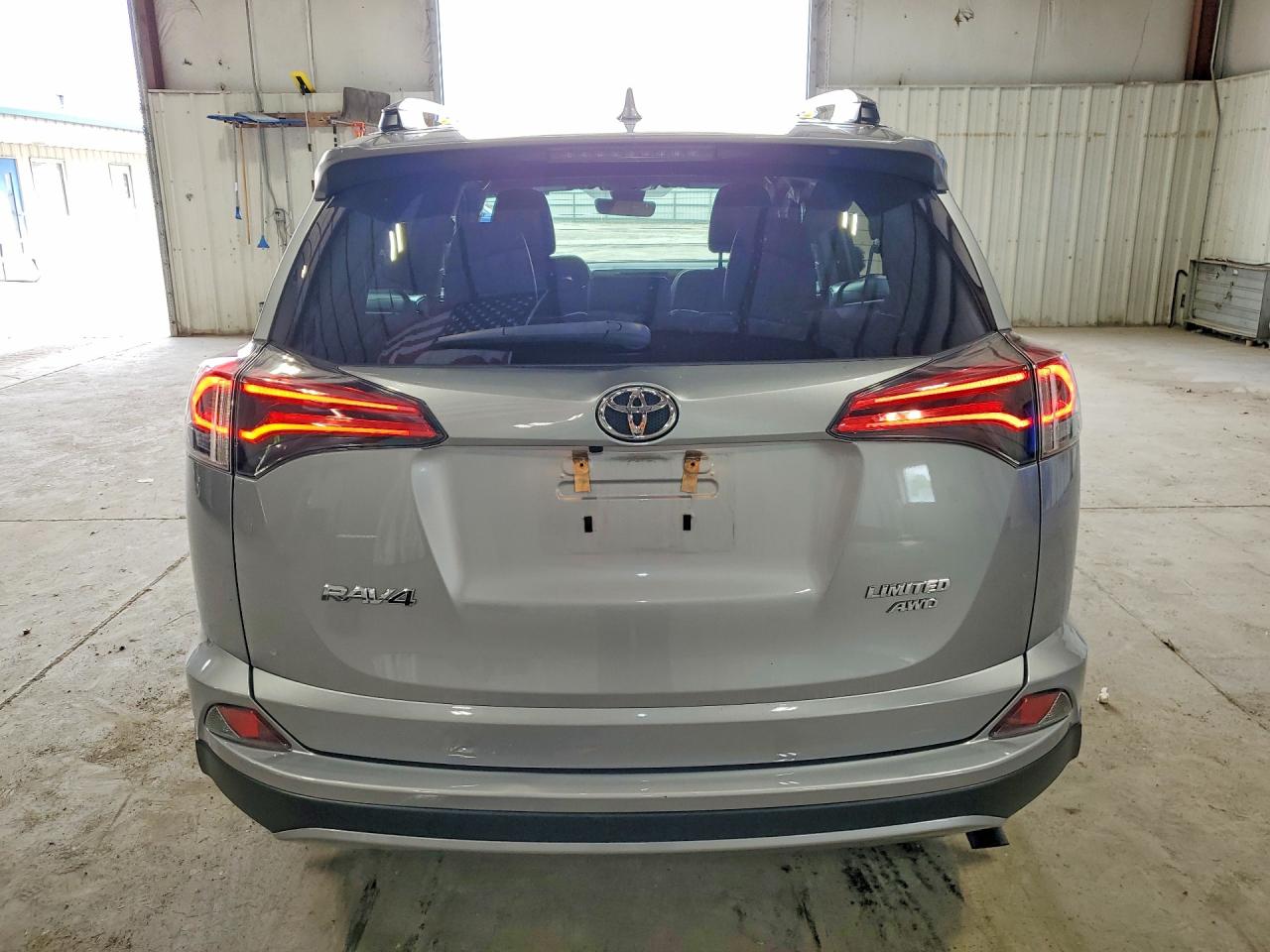 2017 Toyota Rav4 Limited Серебряный vin: 2T3DFREV4HW680064