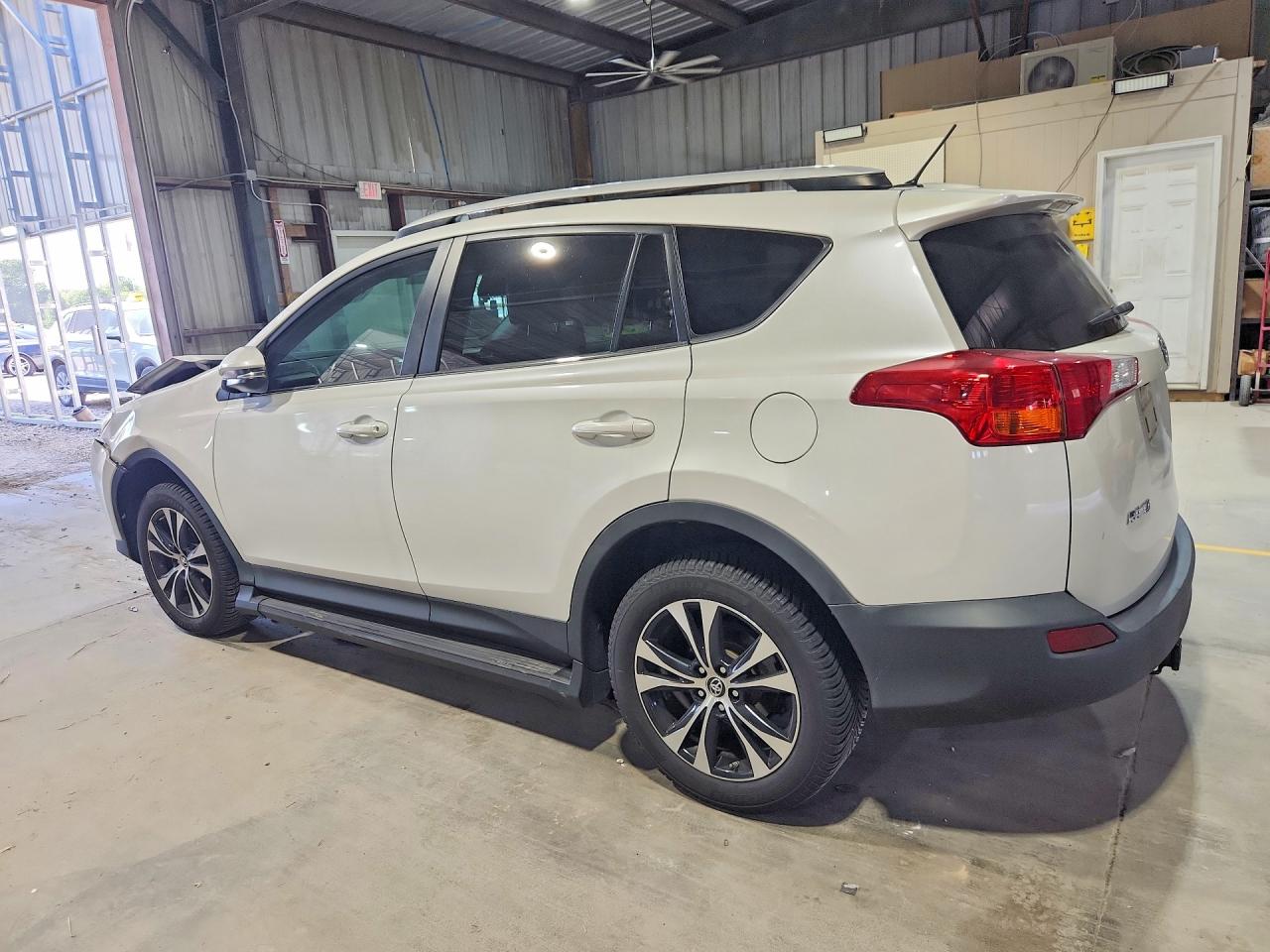 2015 Toyota Rav4 Limited White vin: 2T3DFREV5FW248659