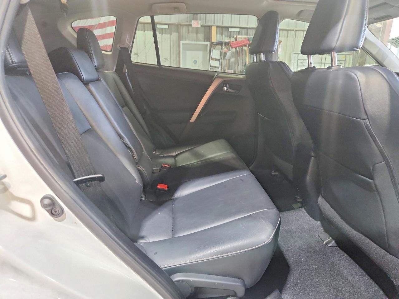 2015 Toyota Rav4 Limited White vin: 2T3DFREV5FW248659