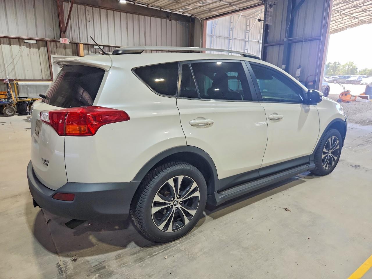 2015 Toyota Rav4 Limited White vin: 2T3DFREV5FW248659