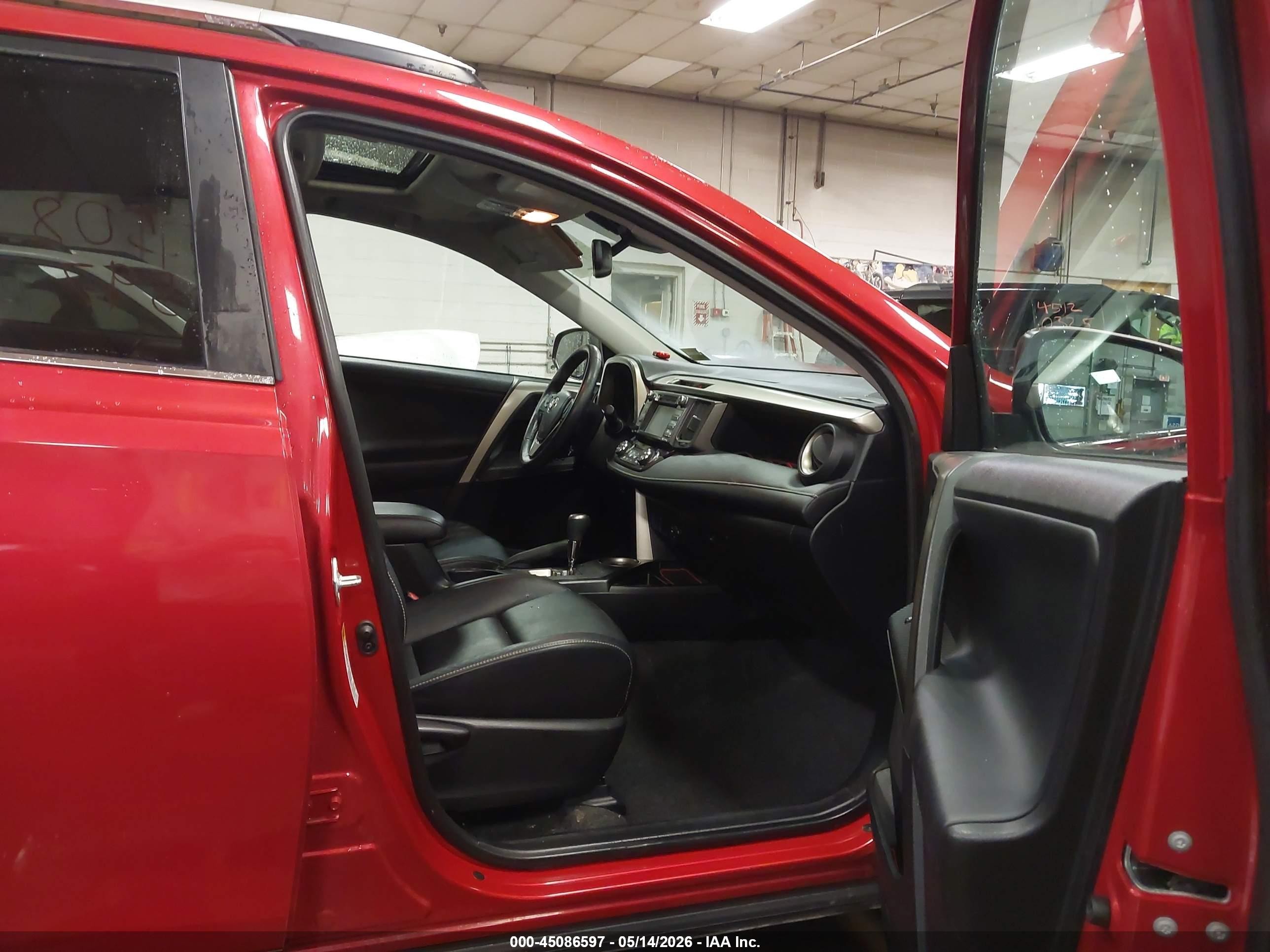 2015 Toyota Rav4 Limited Red vin: 2T3DFREV5FW336174