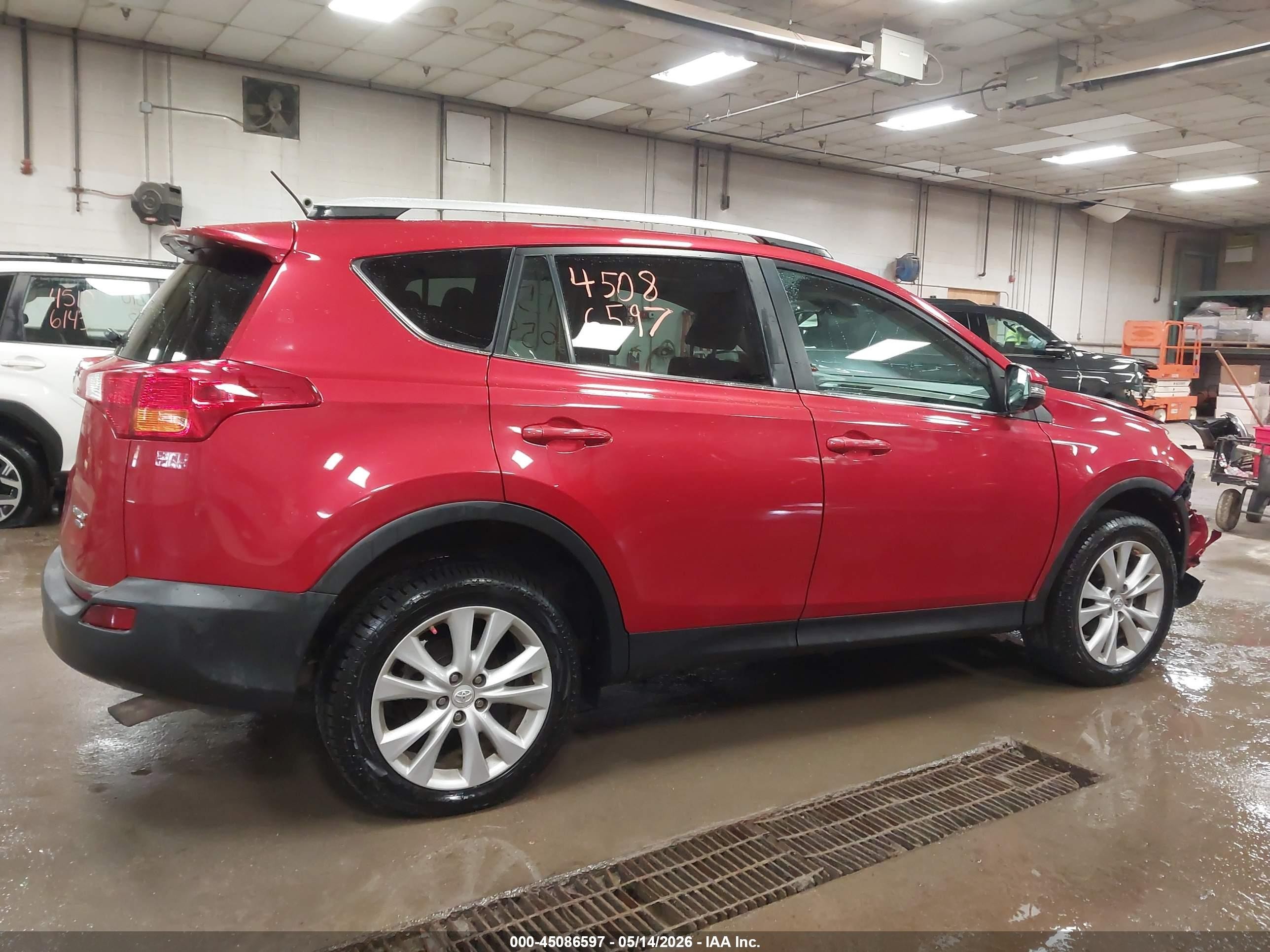 2015 Toyota Rav4 Limited Red vin: 2T3DFREV5FW336174