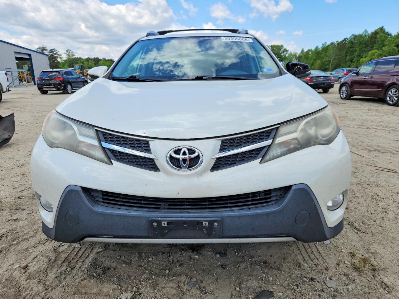 2015 Toyota Rav4 Limited White vin: 2T3DFREV5FW336837