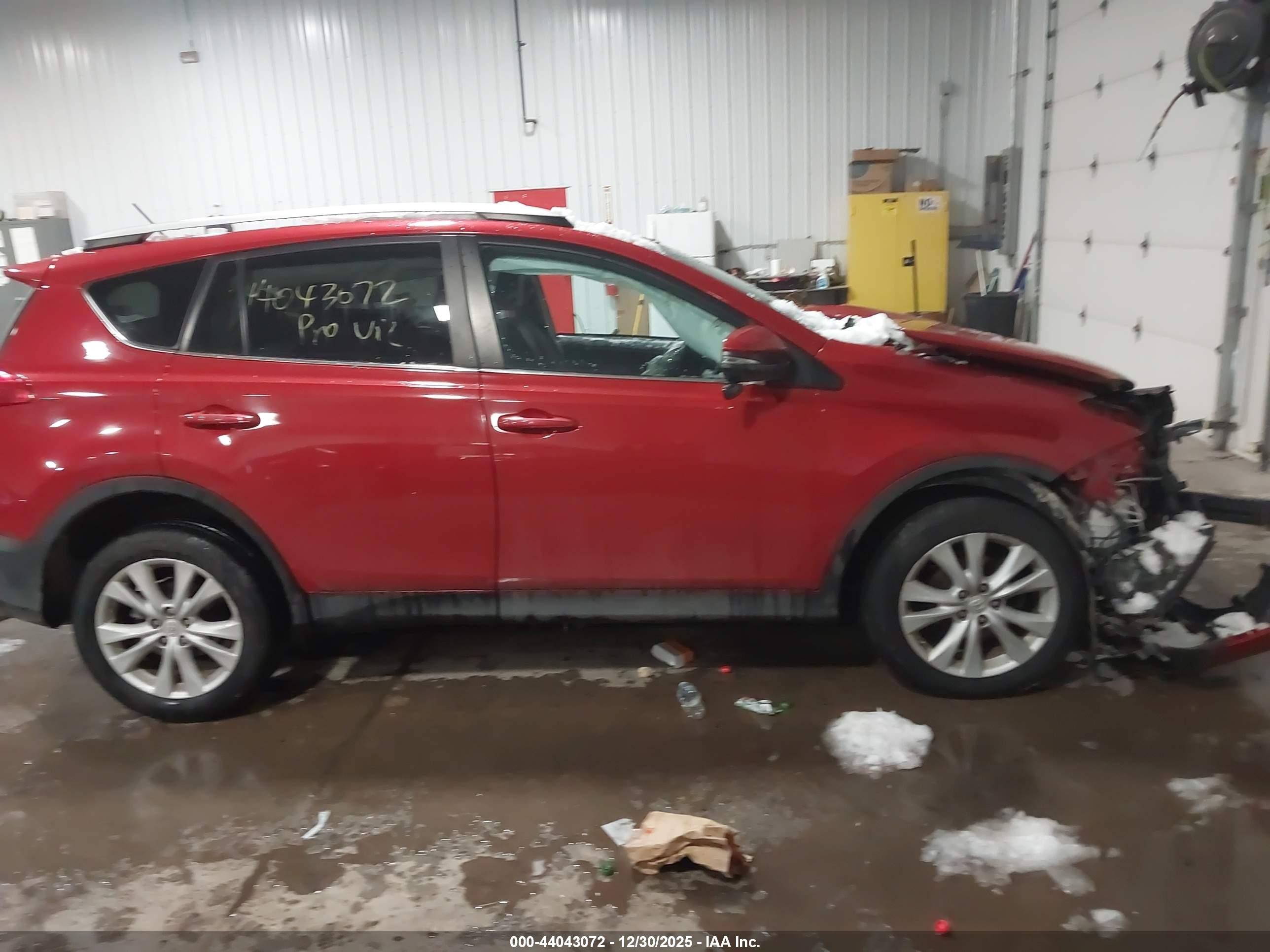 2015 Toyota Rav4 Limited Red vin: 2T3DFREV5FW407518