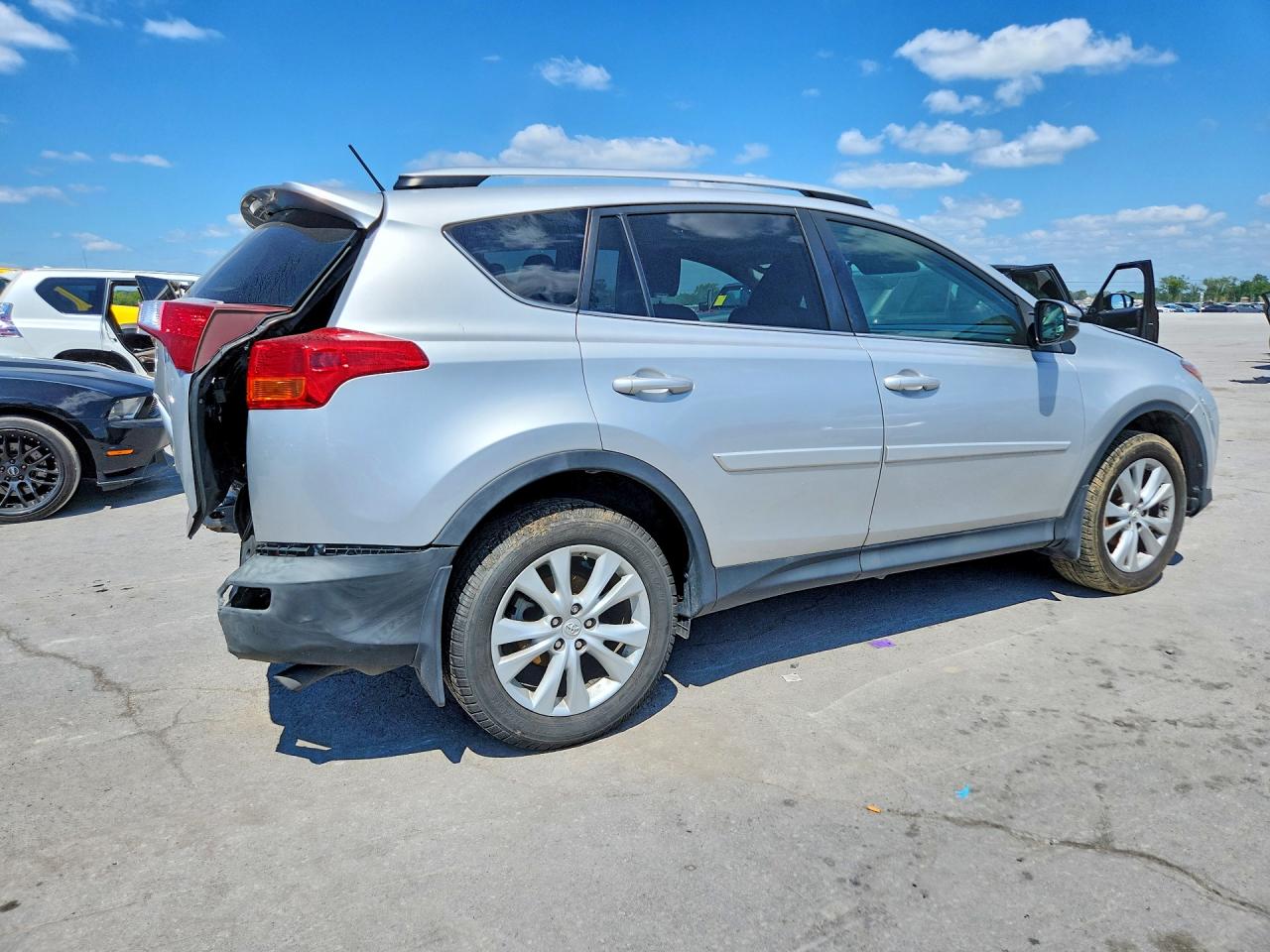 2015 Toyota Rav4 Limited Silver vin: 2T3DFREV6FW369989