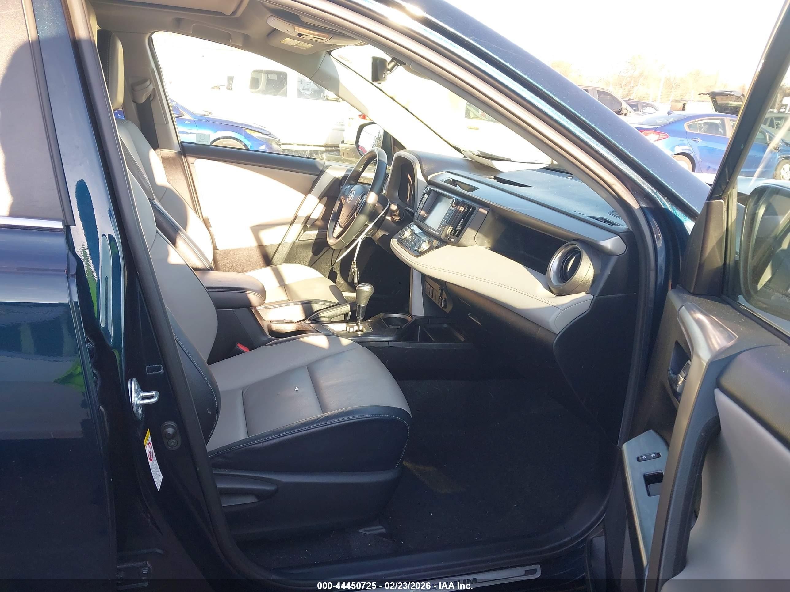 2017 Toyota Rav4 Platinum Navy vin: 2T3DFREV6HW664674