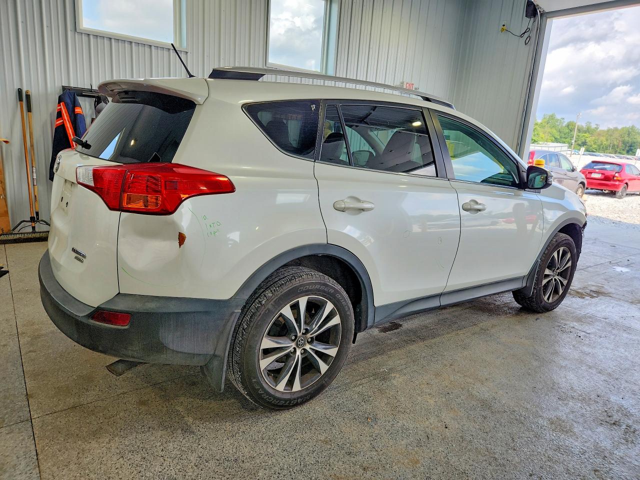 2015 Toyota Rav4 Limited Белый vin: 2T3DFREV7FW348228