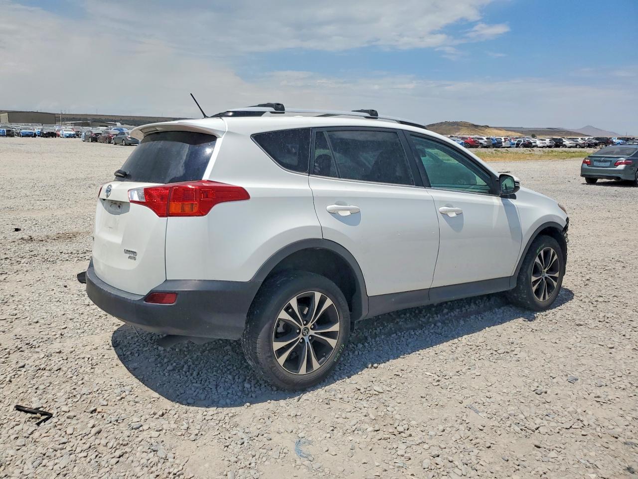 2015 Toyota Rav4 Limited White vin: 2T3DFREV7FW365028
