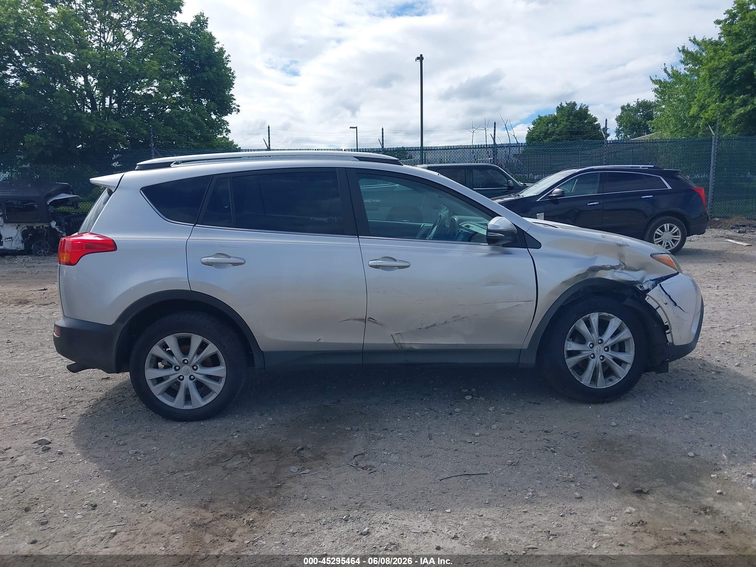 2015 Toyota Rav4 Limited Silver vin: 2T3DFREV8FW294504