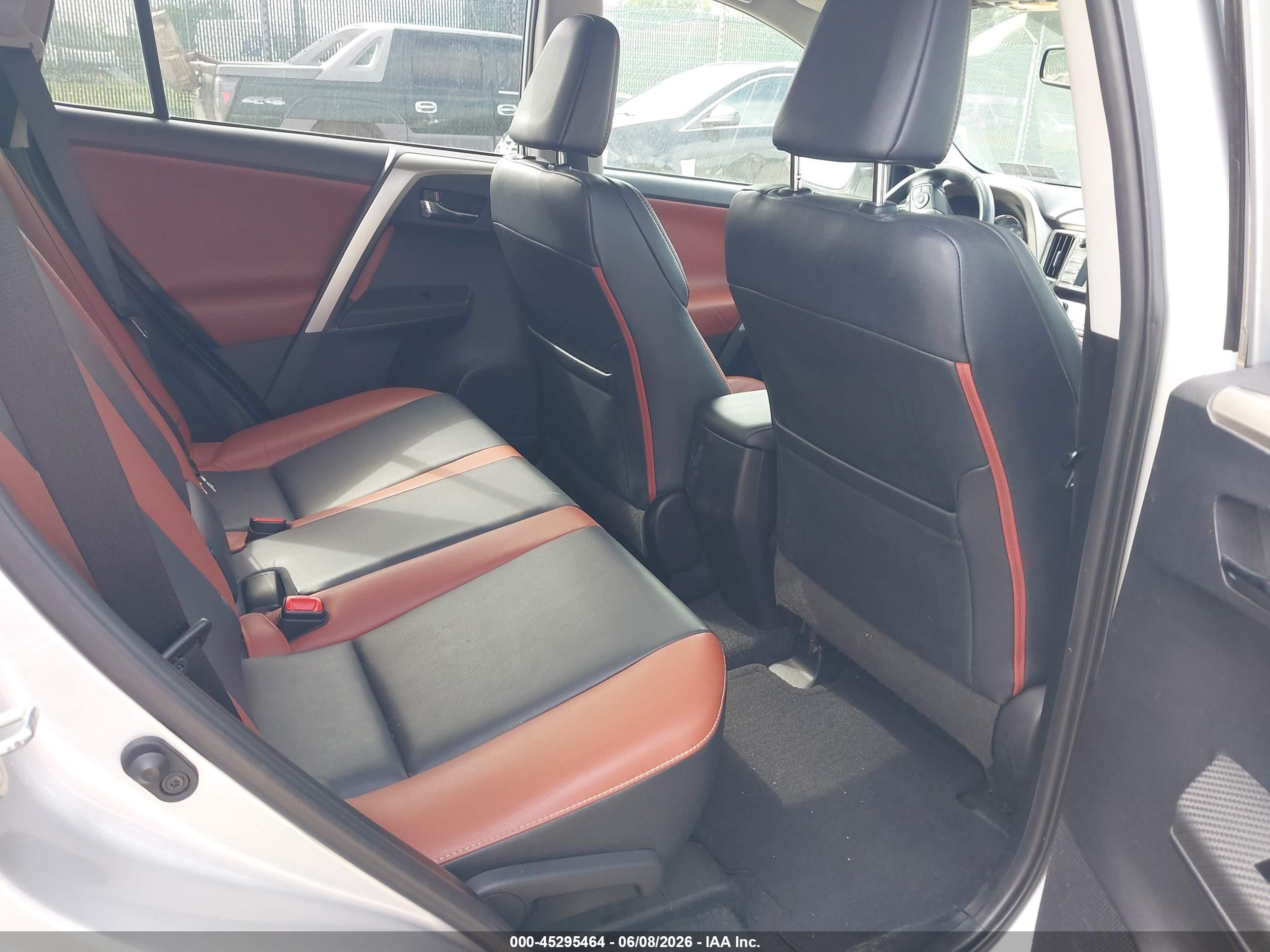 2015 Toyota Rav4 Limited Silver vin: 2T3DFREV8FW294504