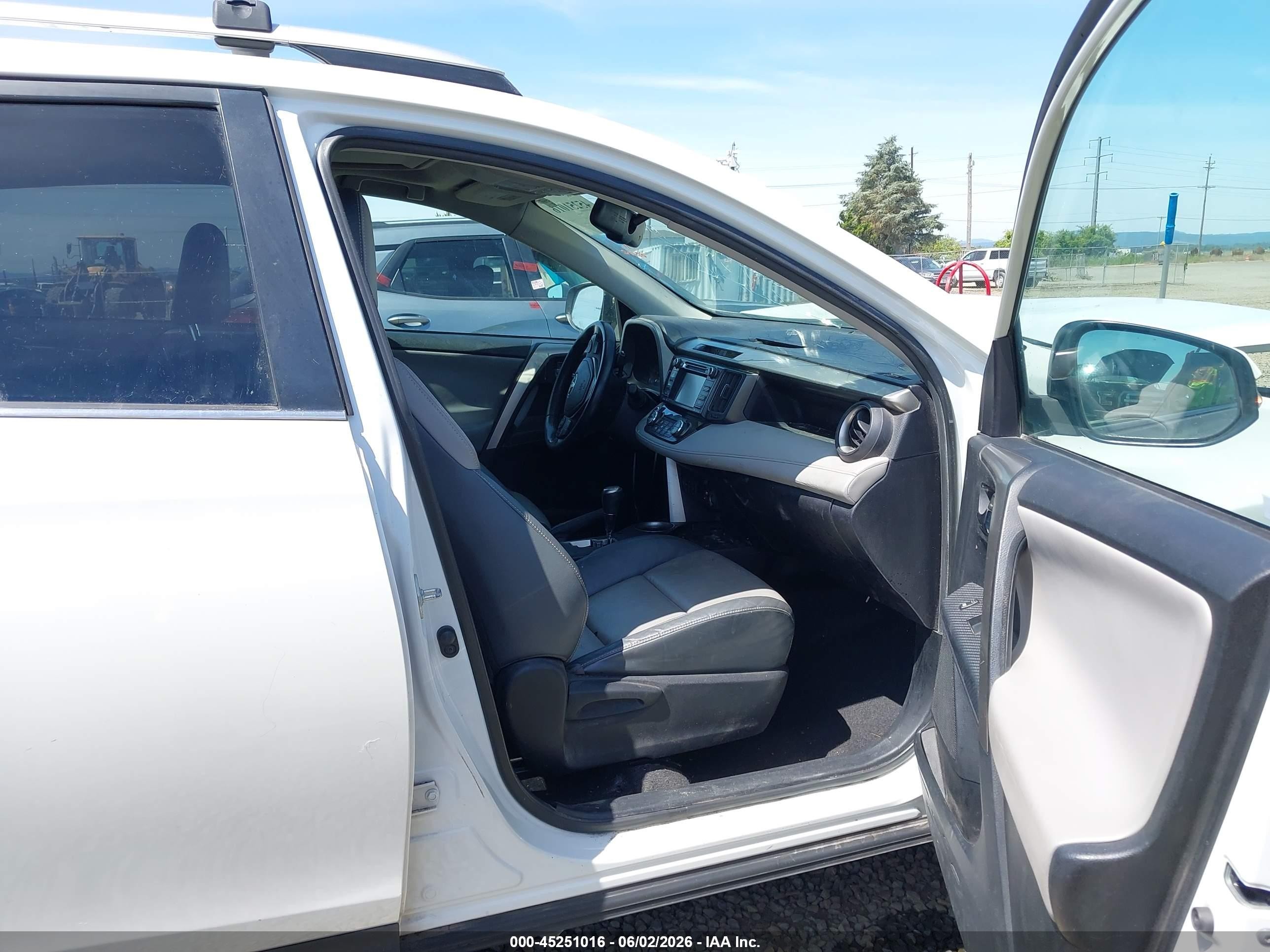 2015 Toyota Rav4 Limited White vin: 2T3DFREV8FW320311