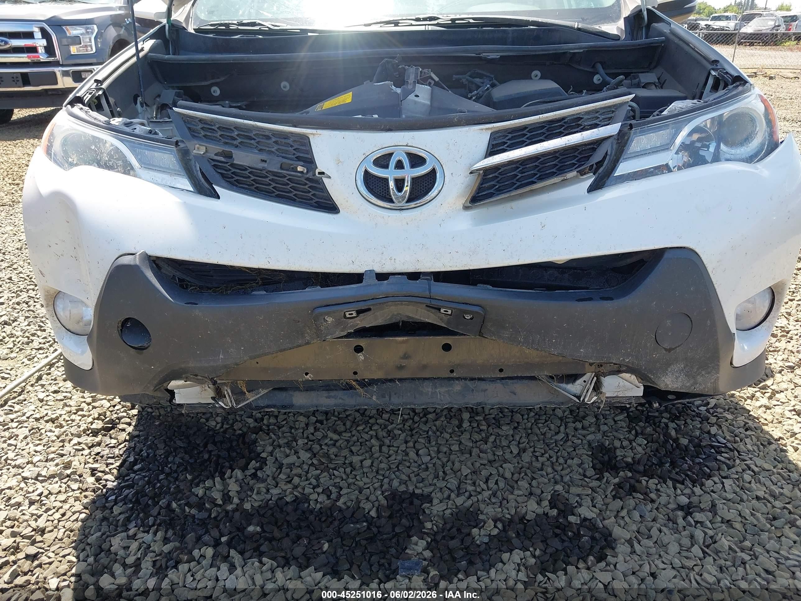2015 Toyota Rav4 Limited White vin: 2T3DFREV8FW320311