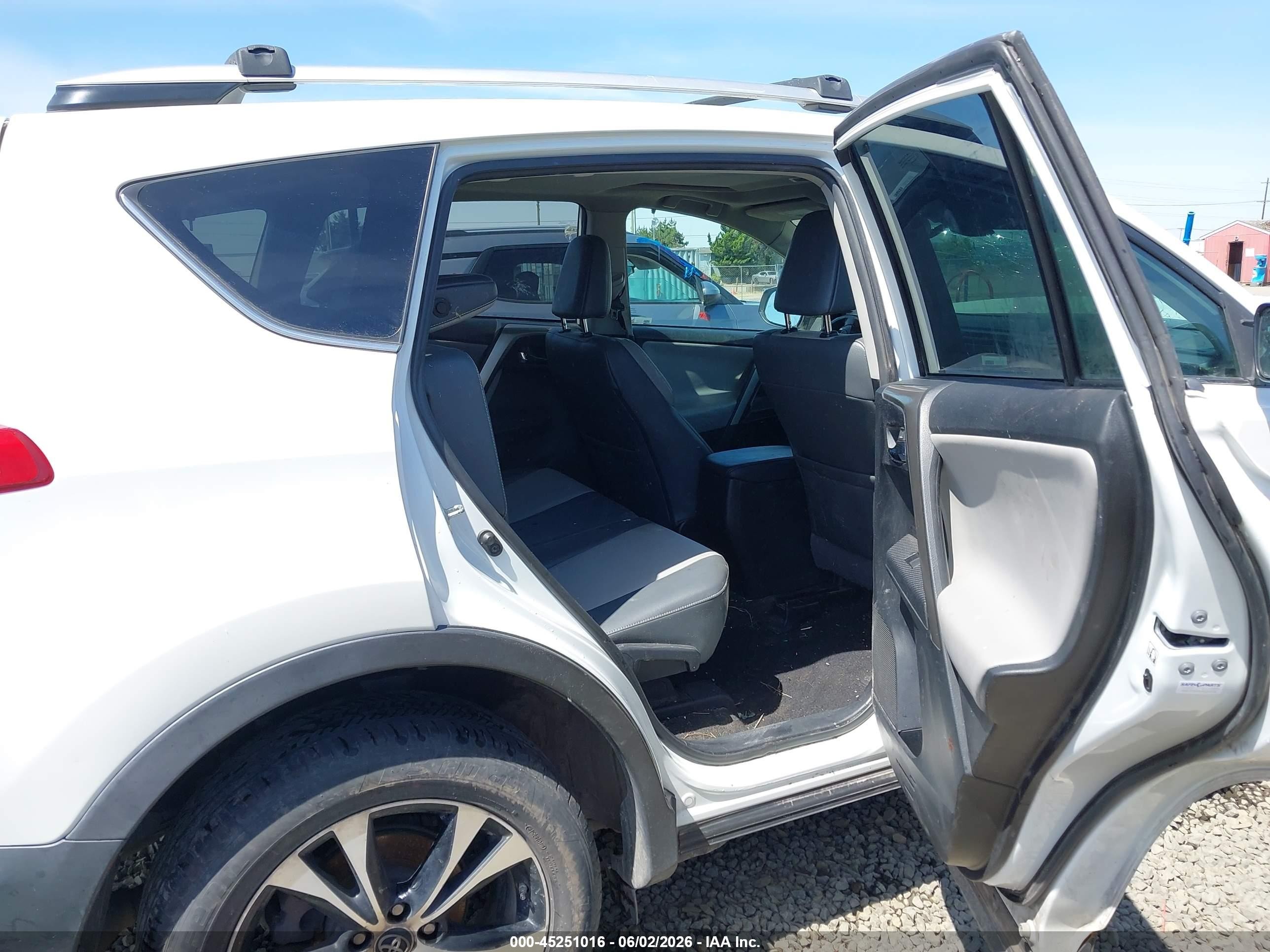 2015 Toyota Rav4 Limited White vin: 2T3DFREV8FW320311