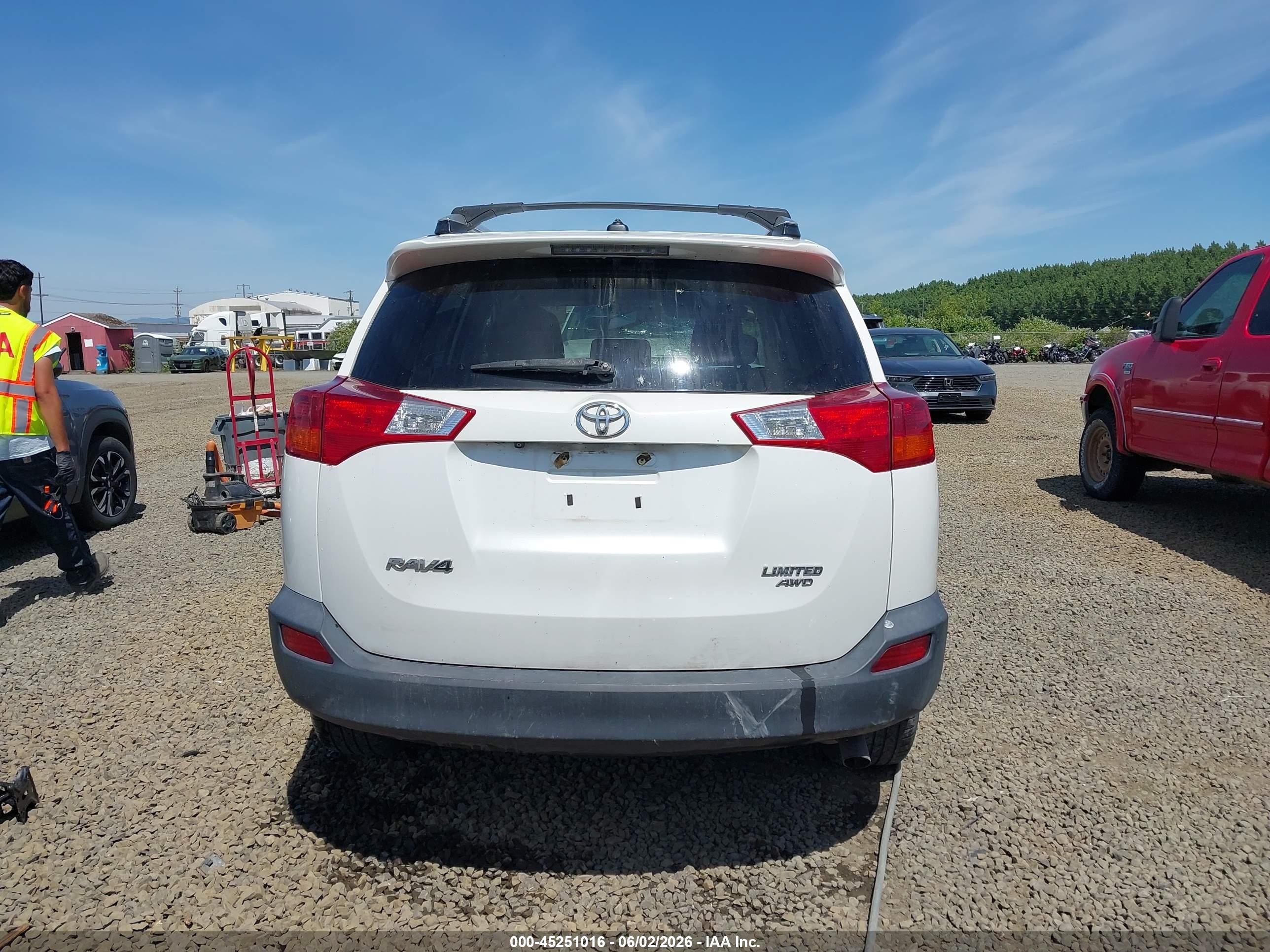 2015 Toyota Rav4 Limited White vin: 2T3DFREV8FW320311