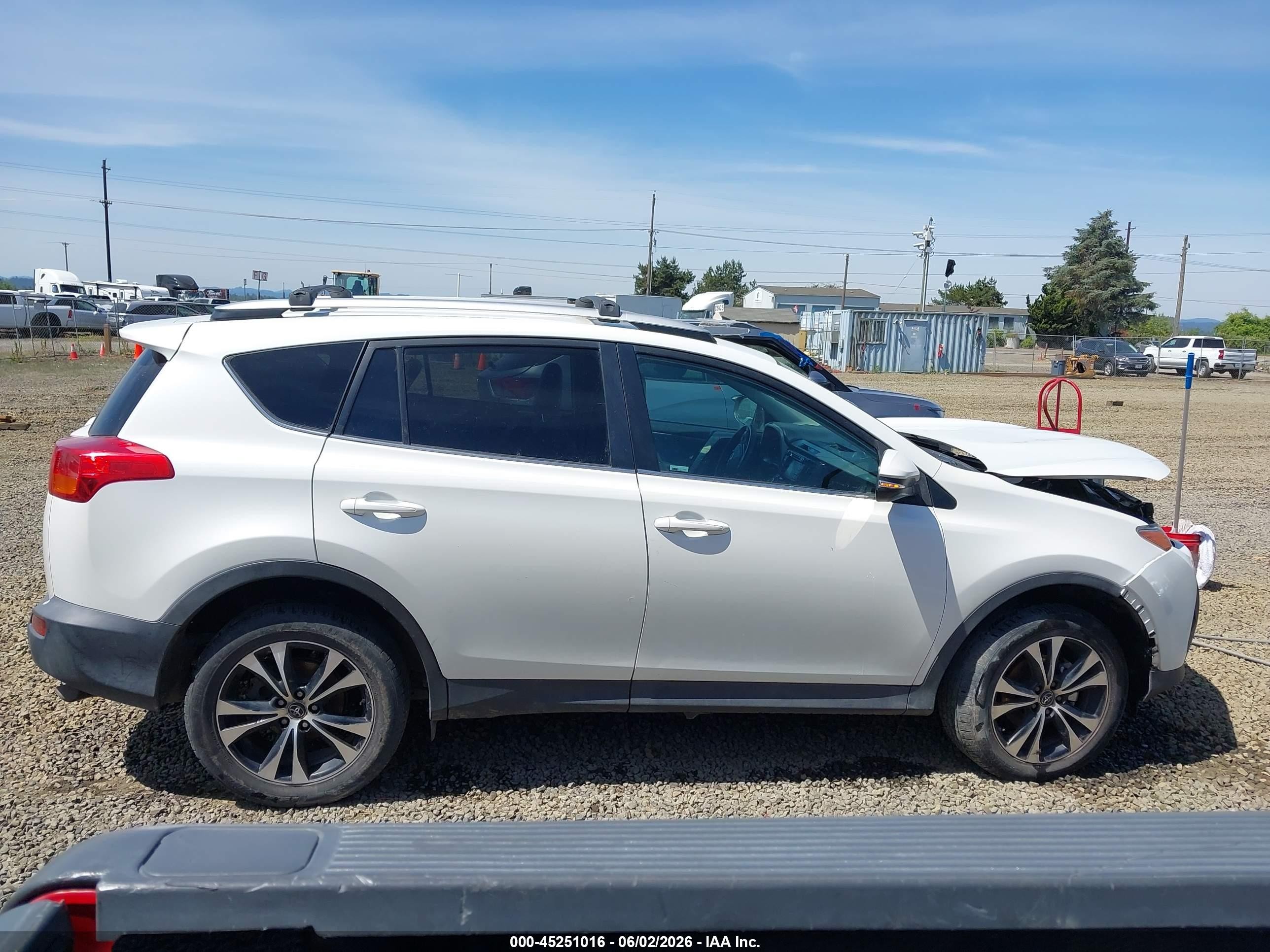 2015 Toyota Rav4 Limited White vin: 2T3DFREV8FW320311